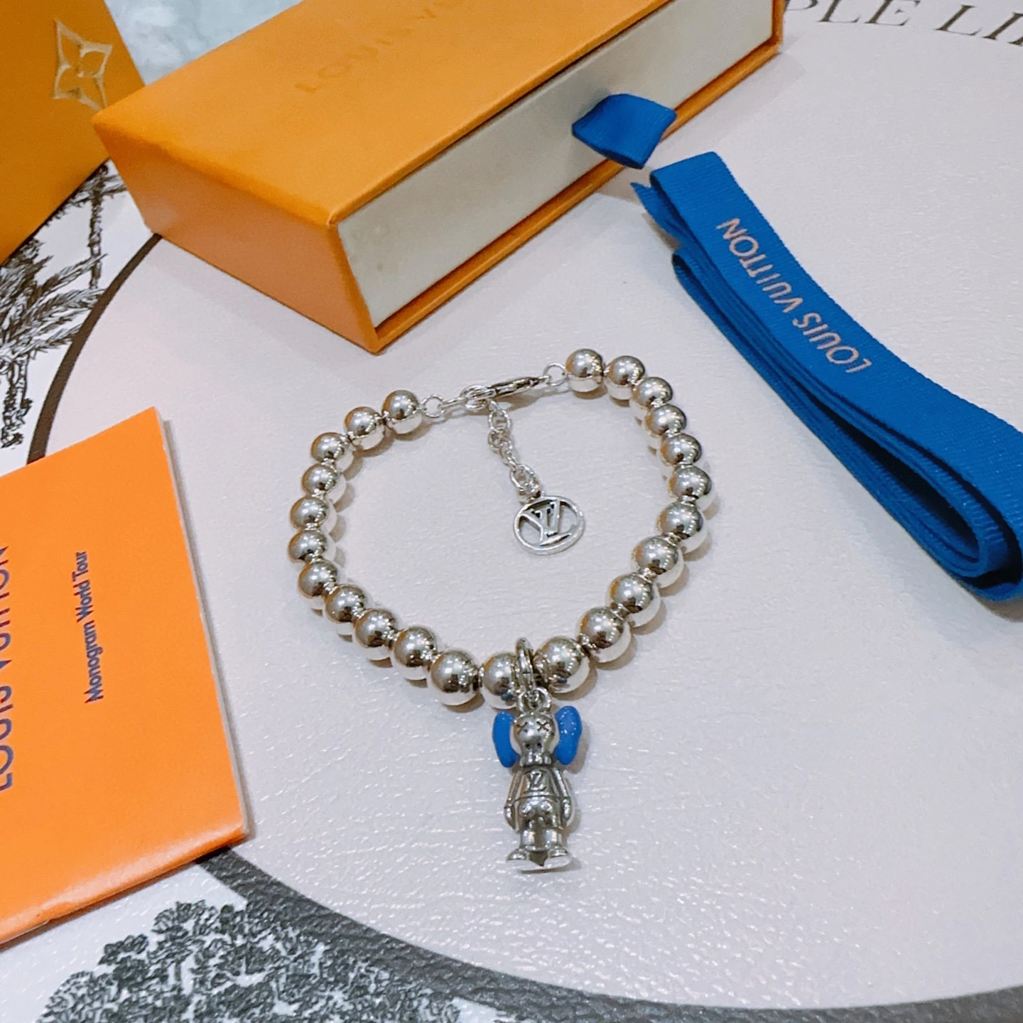 Louis Vuitton Bracelets — d1fe7d6f