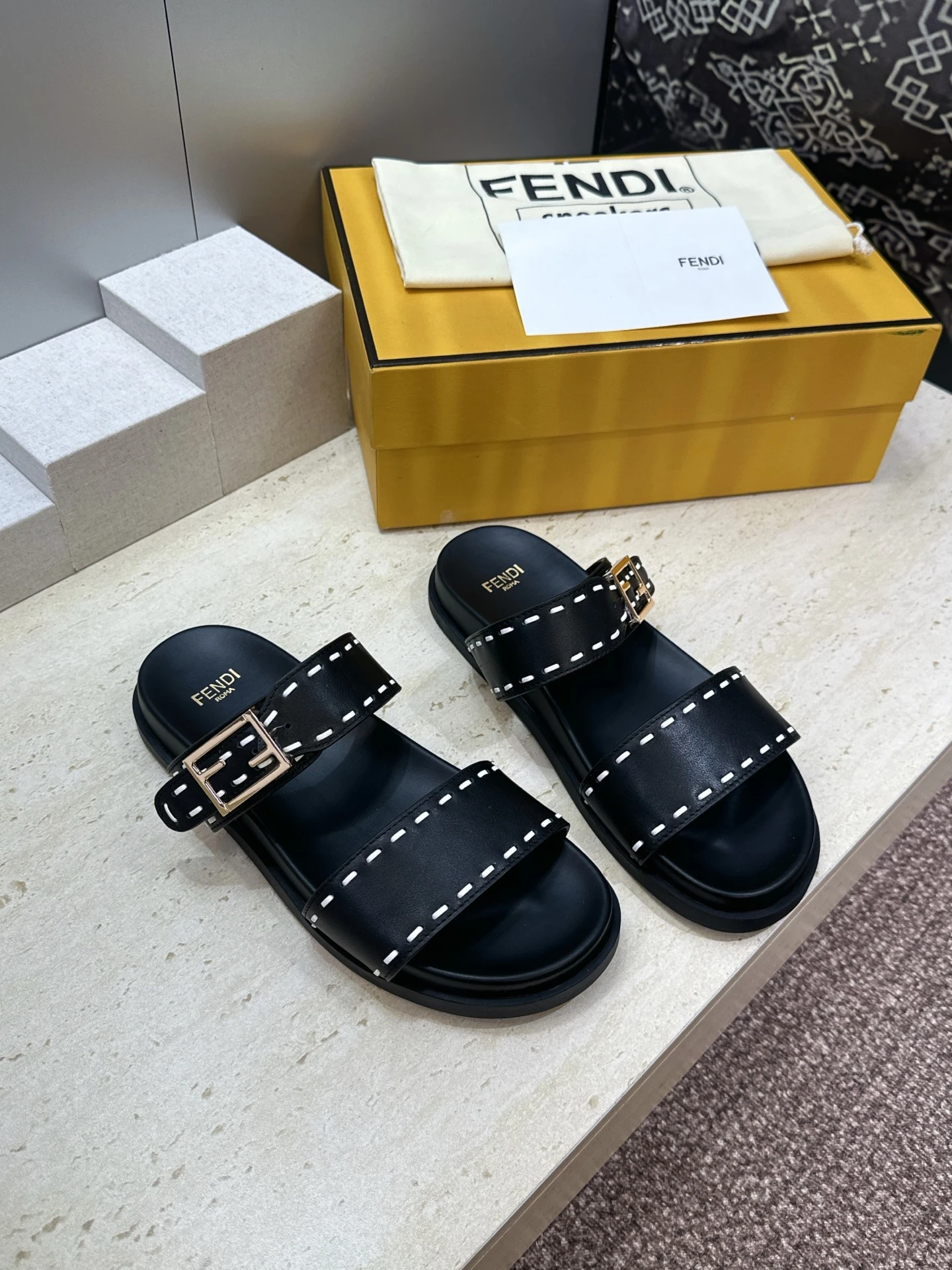 Fendi Slippers — ce86cc44