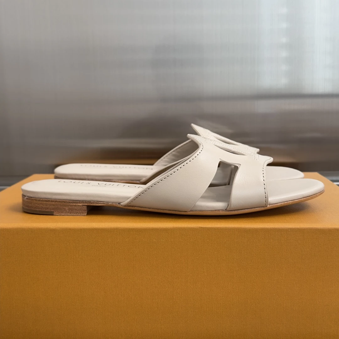 Louis Vuitton Slippers — 2ec91142