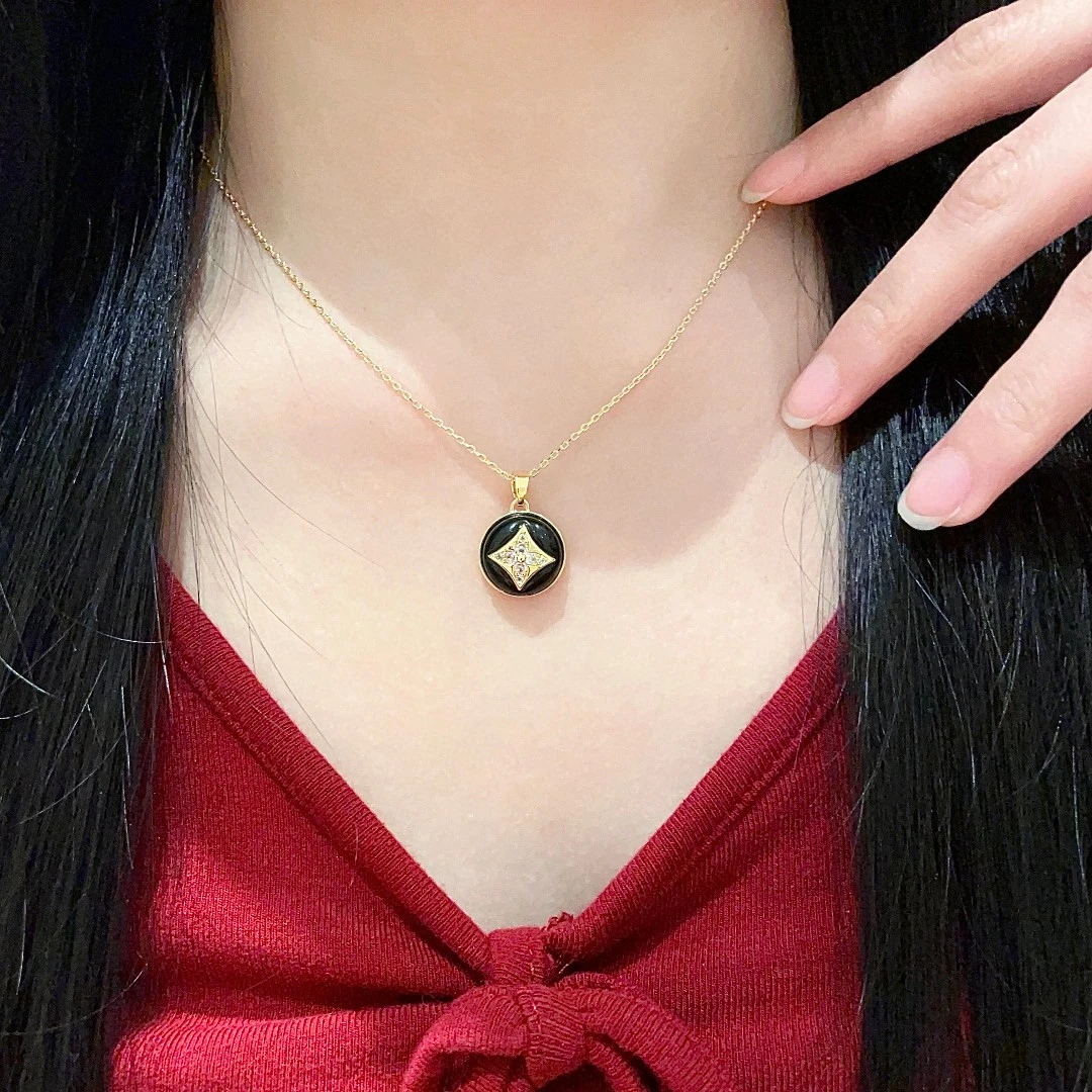 Louis Vuitton Necklaces — 008ec994