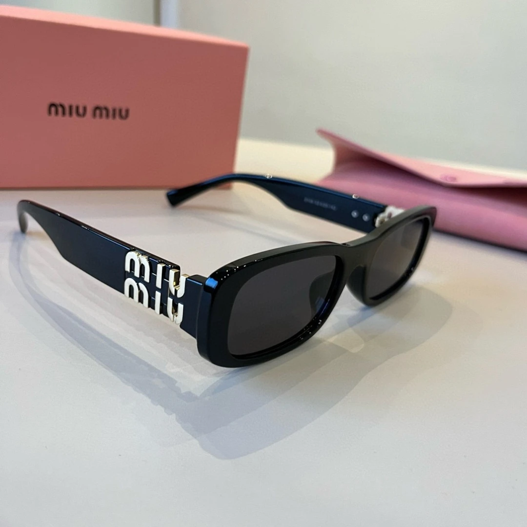 Miu Miu Eyewear — f0e42b4a