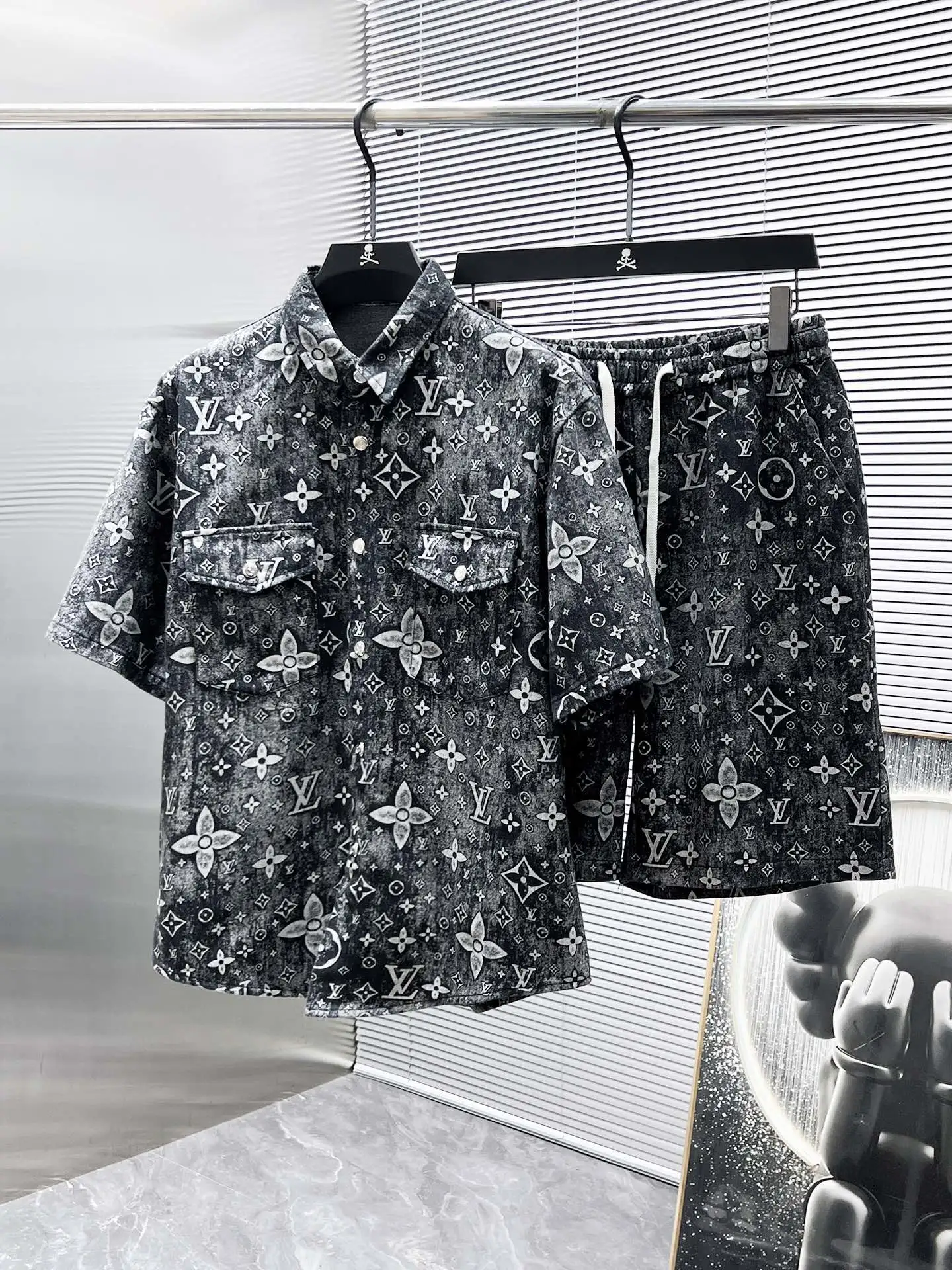 Louis Vuitton T-Shirt — 29205f5e