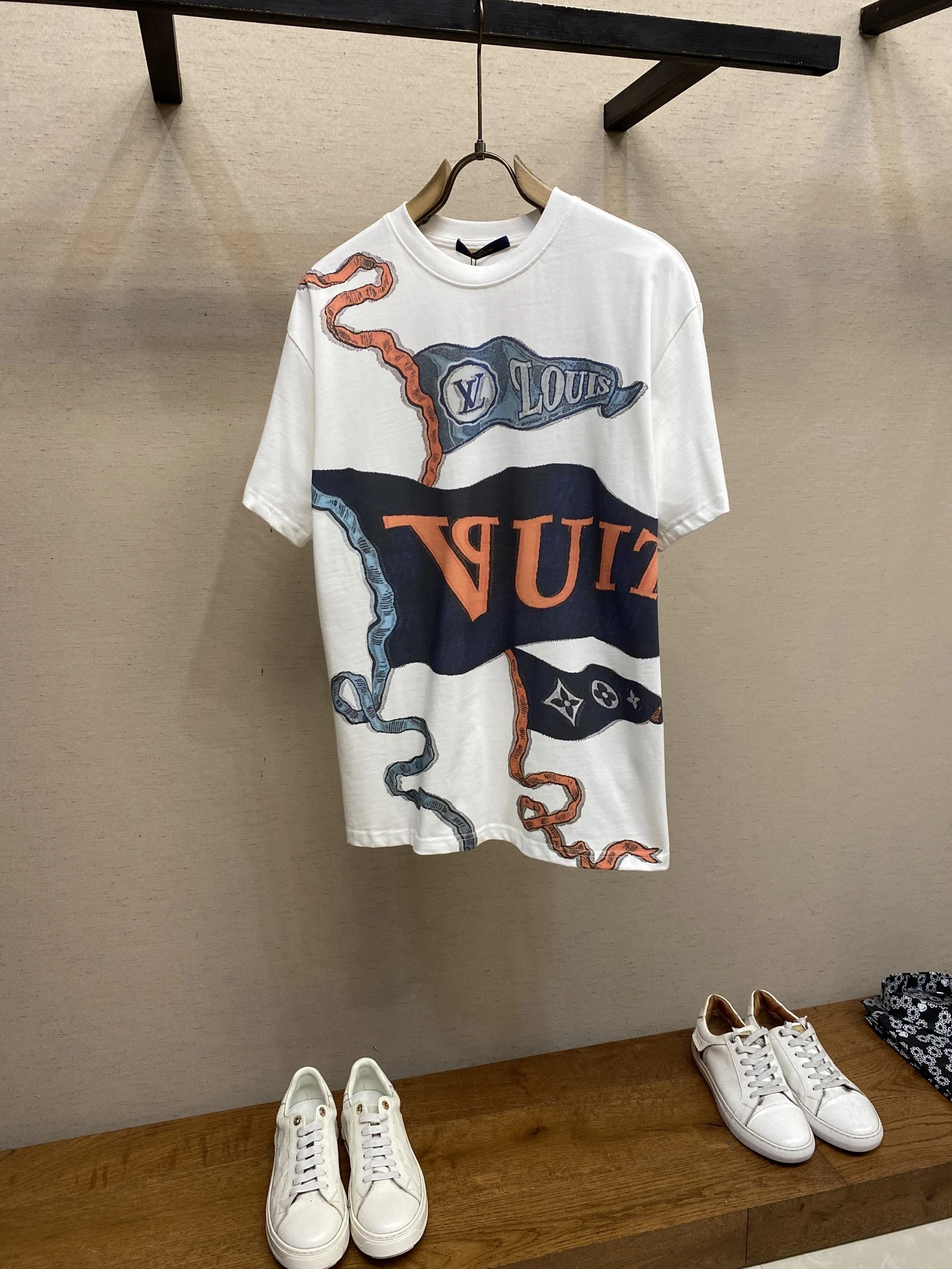 Louis Vuitton T-Shirt — 529d00ce