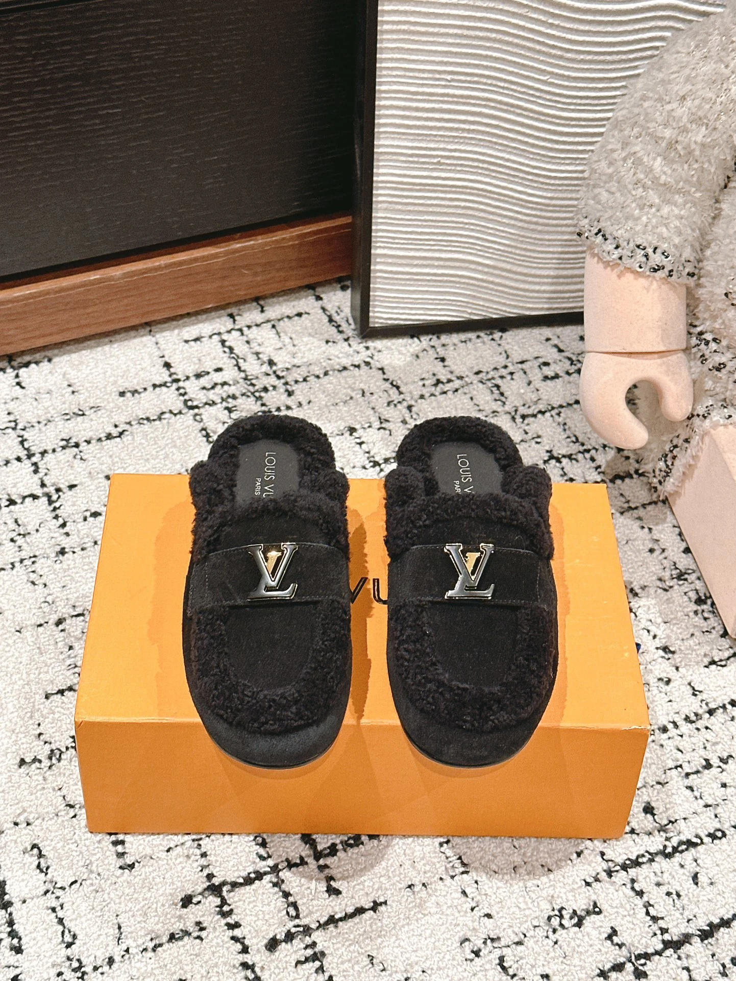 Louis Vuitton Mules — 302d0100