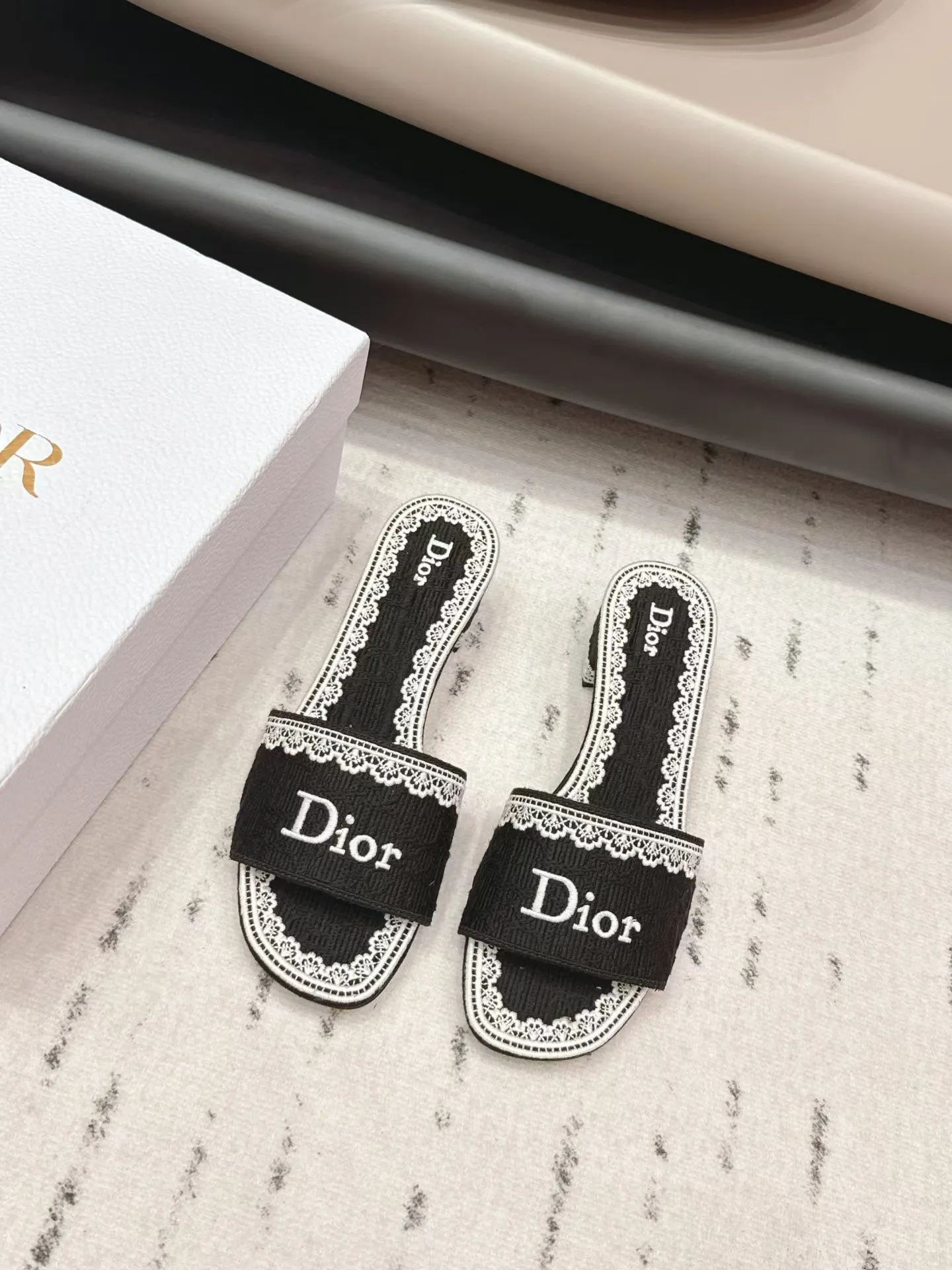 Dior Slippers — 756c09a9