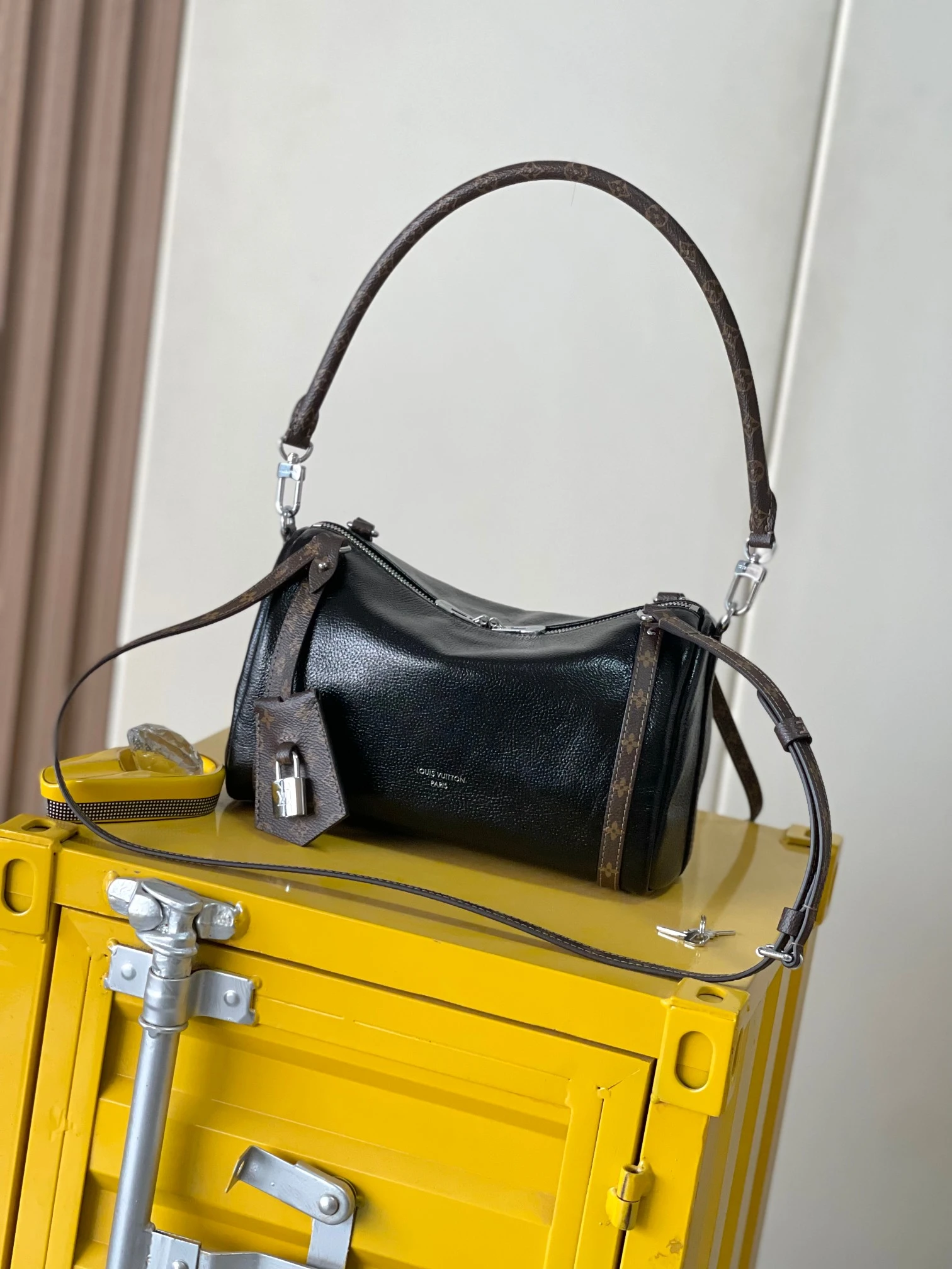 Louis Vuitton Bag — b8343cea