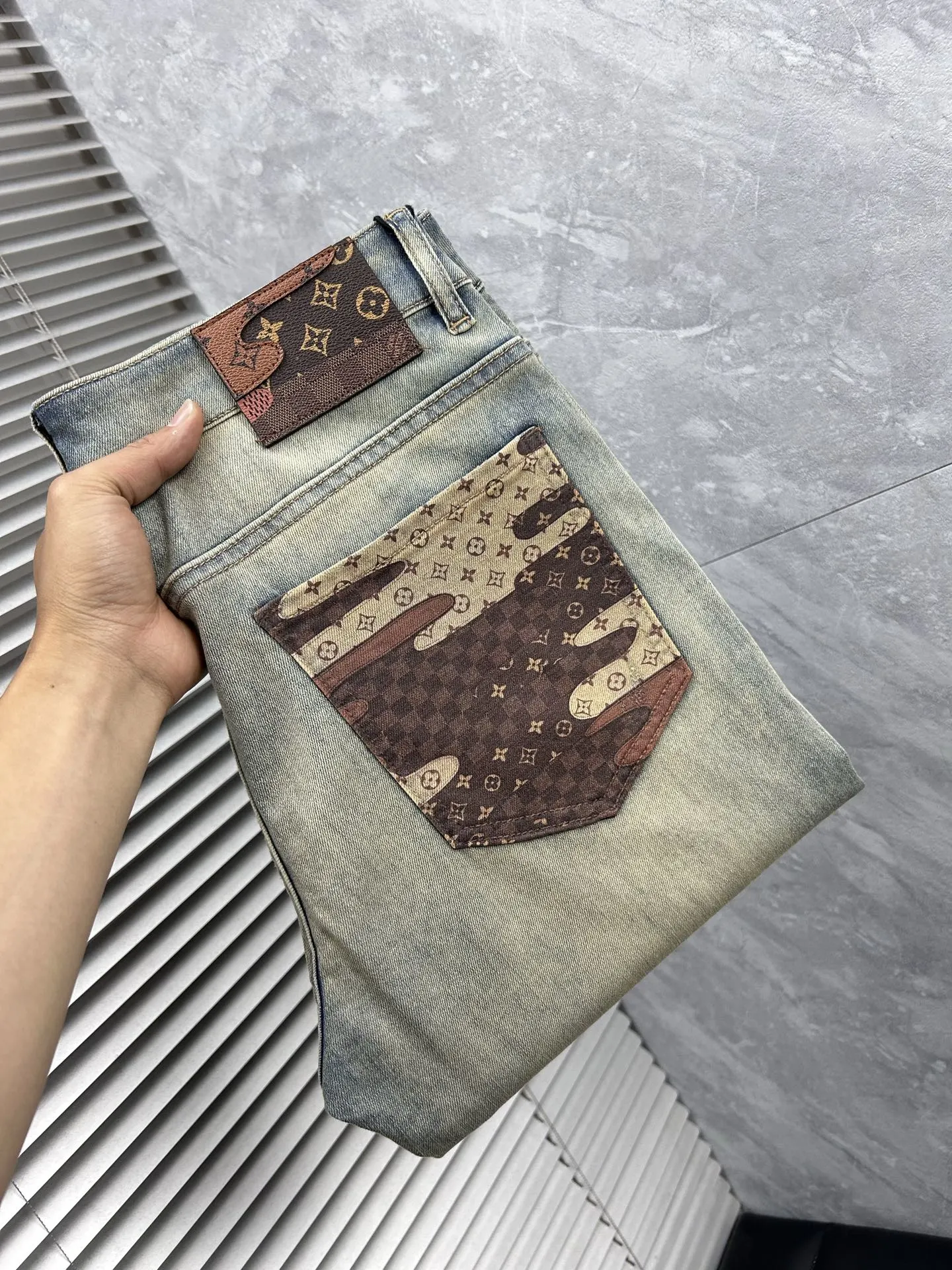 Louis Vuitton Jeans — b7f8e4ad