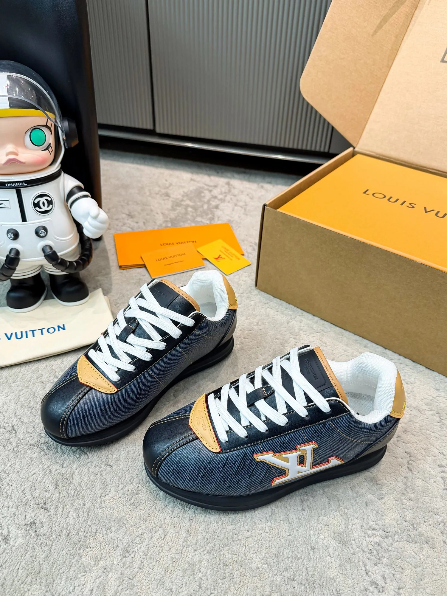 Louis Vuitton Sneakers — af5f1902