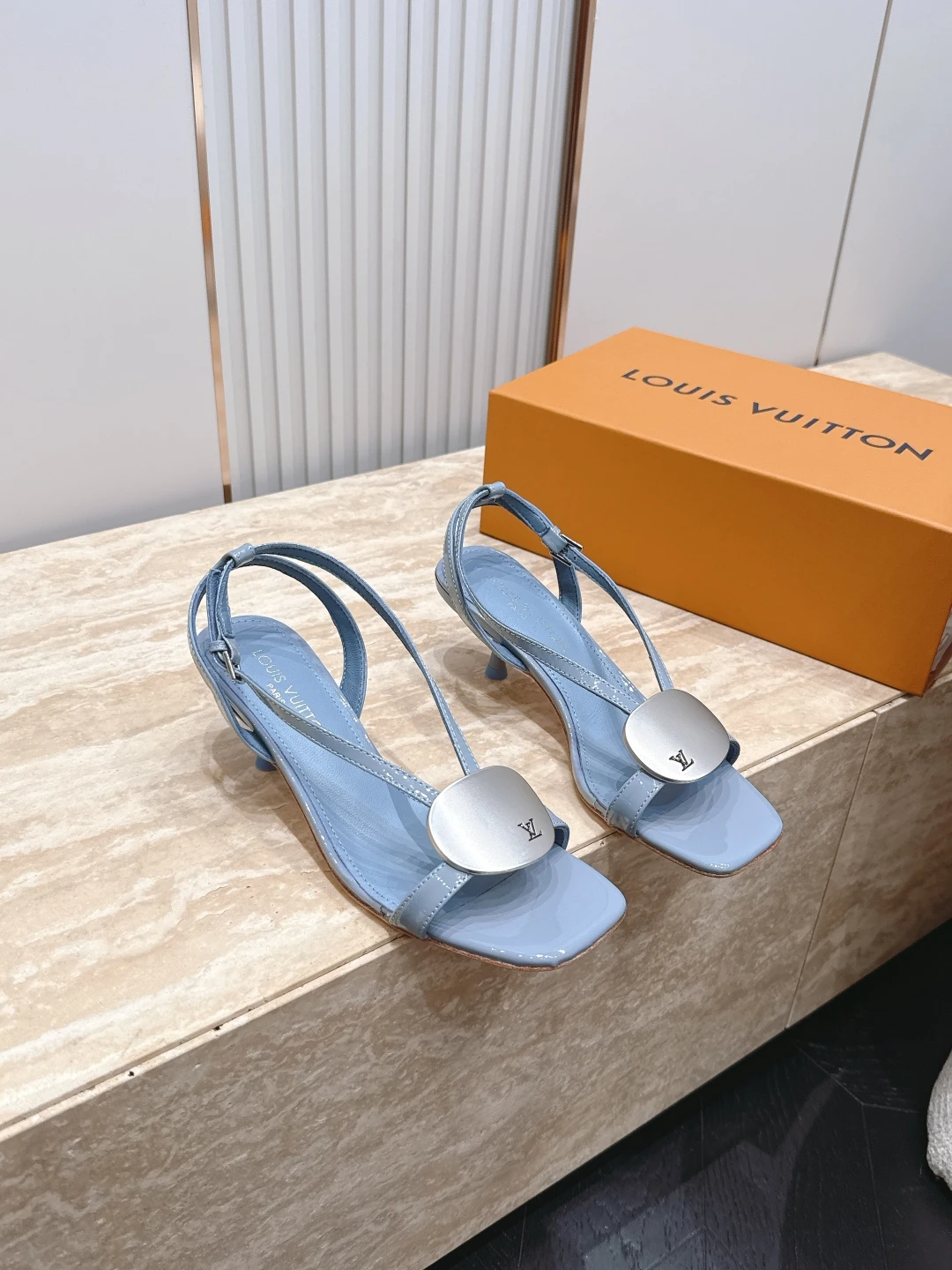 Louis Vuitton Slippers — c446a09c