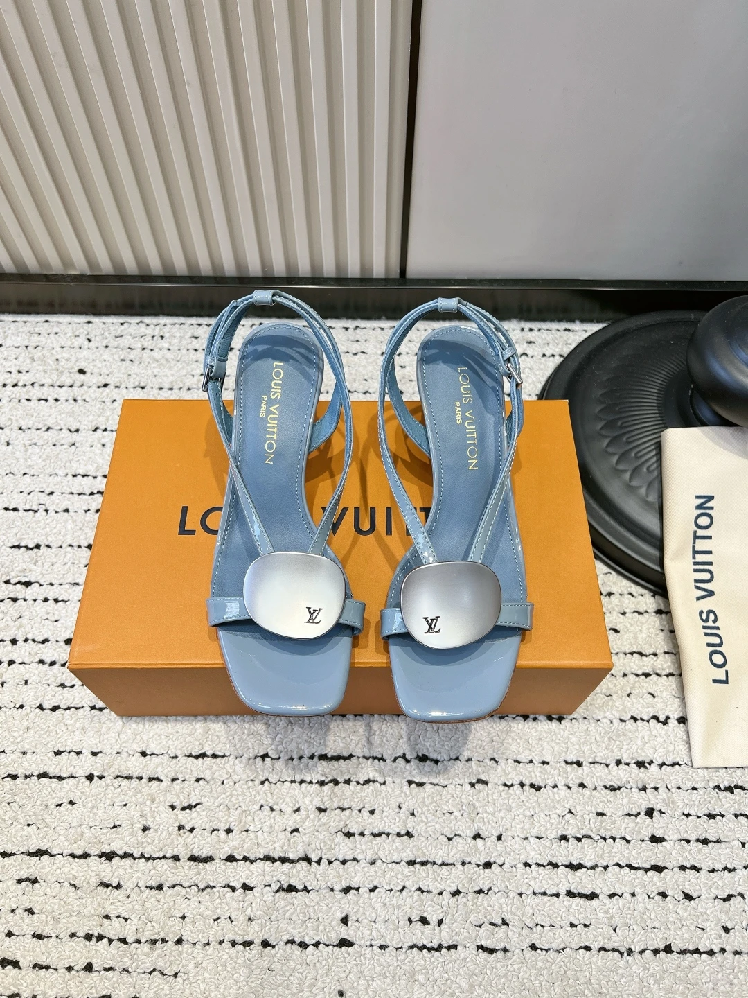 Louis Vuitton Sandals — d9b03777