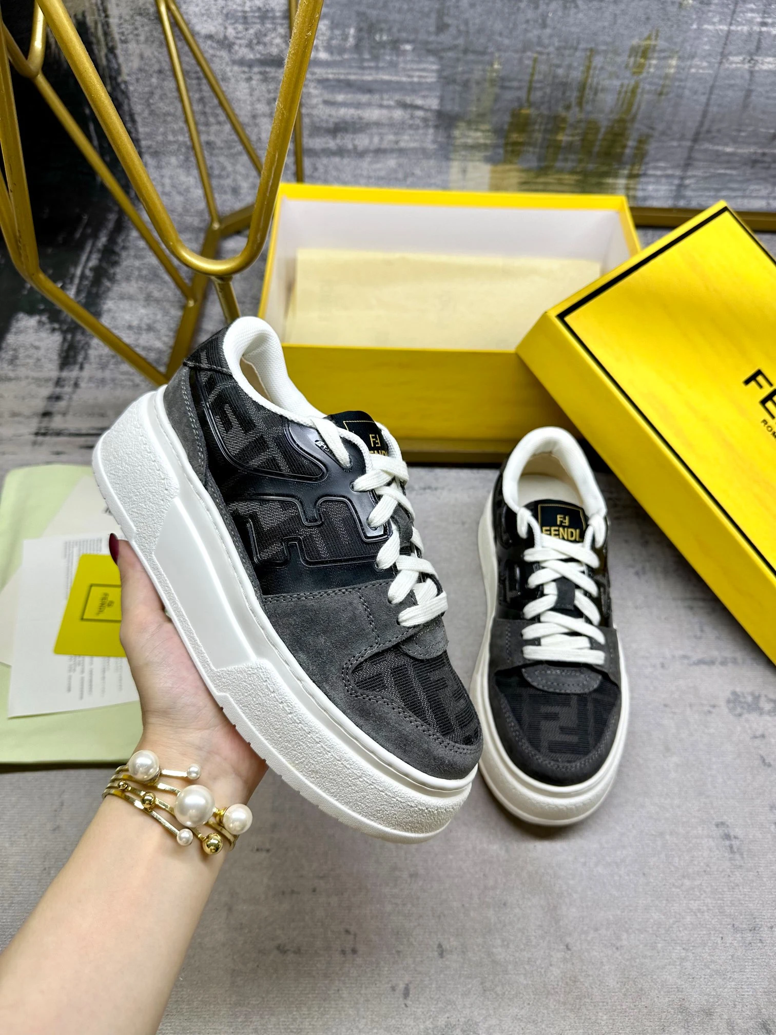 Fendi Sneakers — 0f433810