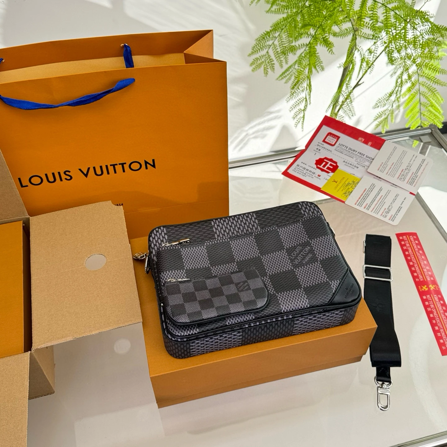 Louis Vuitton Bag — 69fa6379