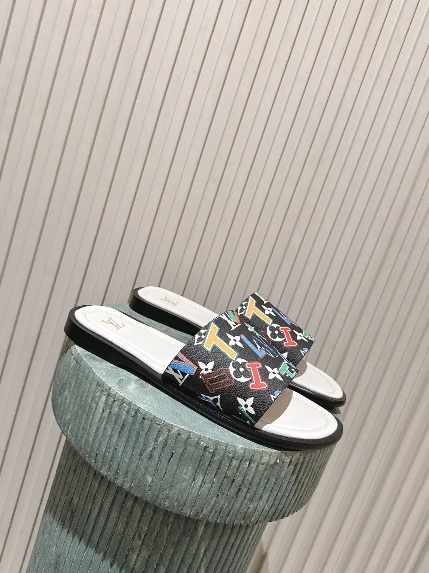Louis Vuitton Slides — e32c231c