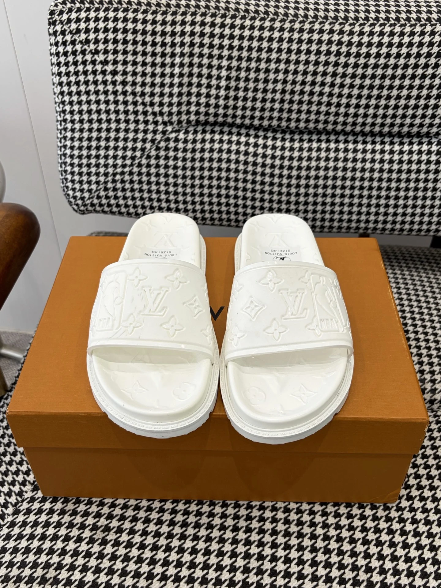Louis Vuitton Slippers — 7822ae8c