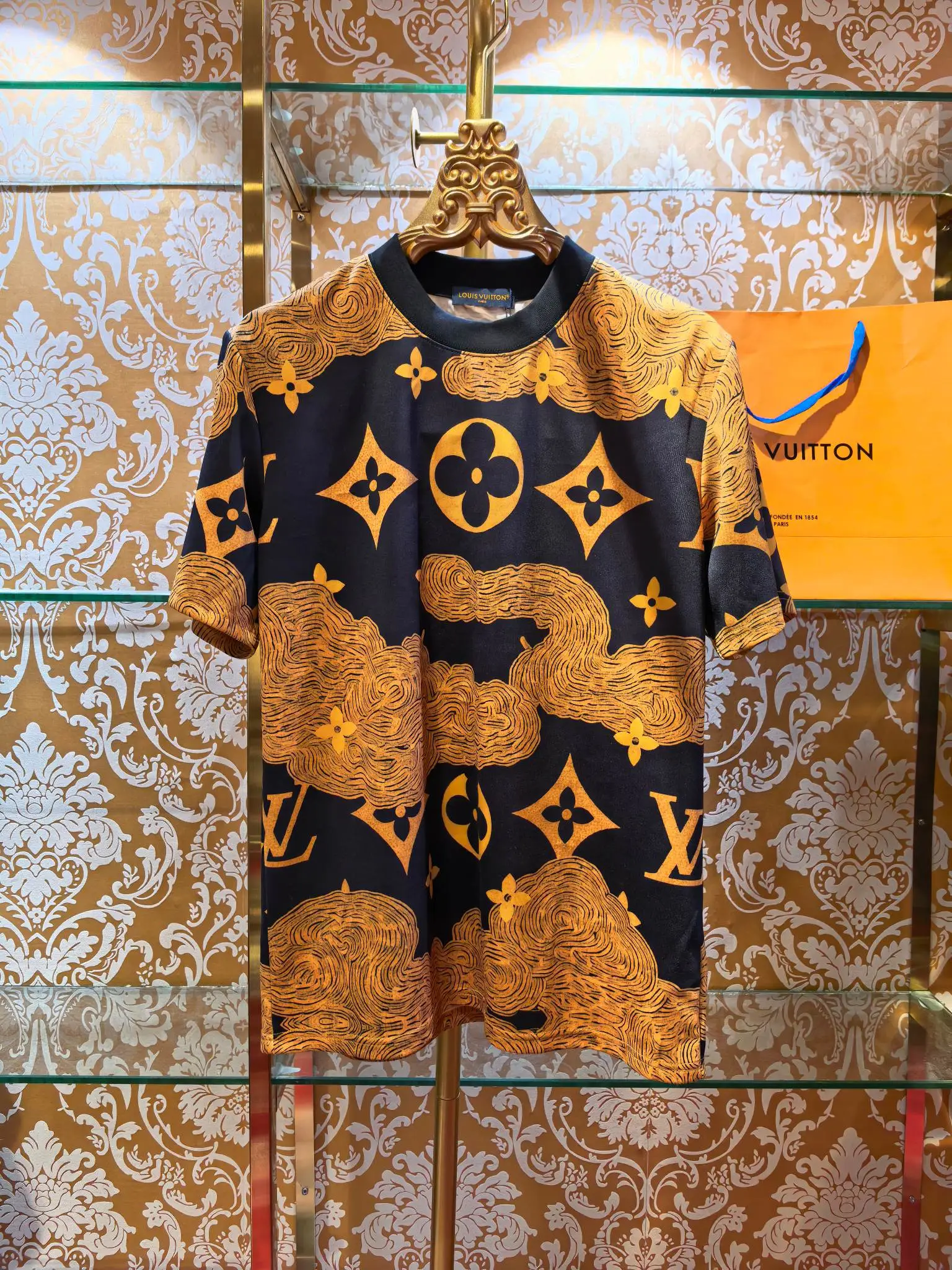 Louis Vuitton T-Shirt — 088a3572