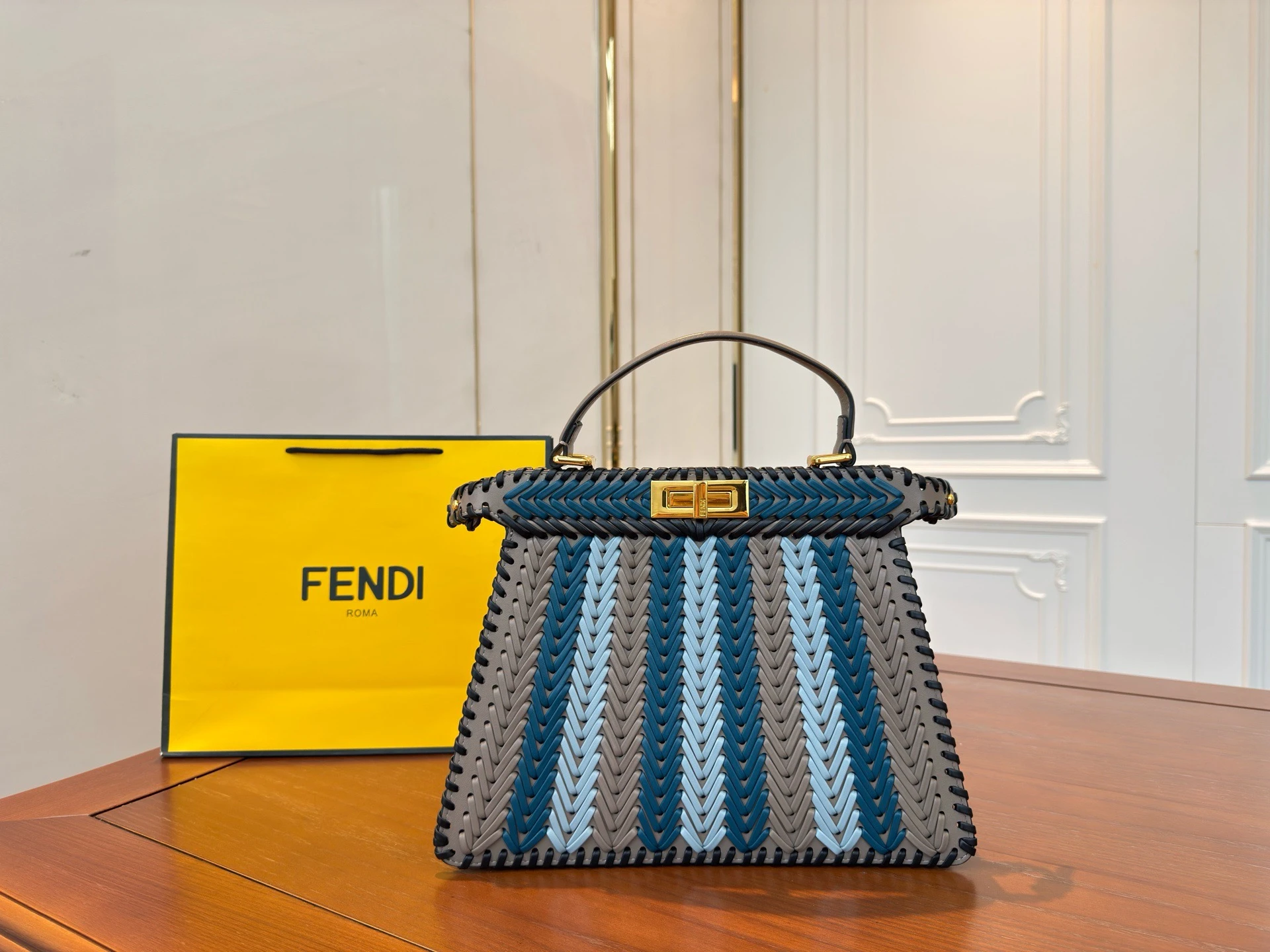 Fendi Bag — f7e7d78d