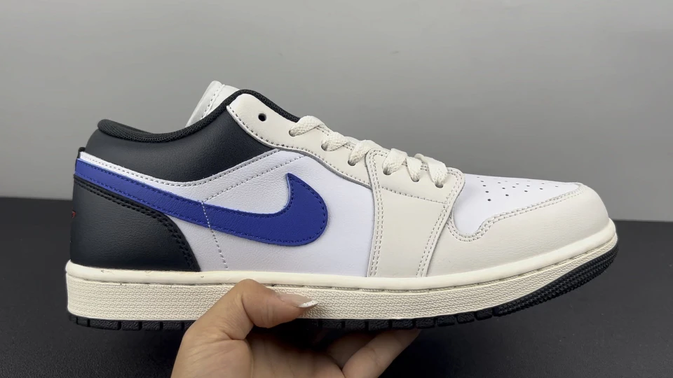 Nike Shoes — 0b8ea9b4