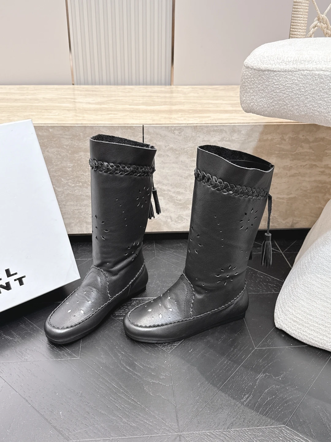 Boots — b8d3f135