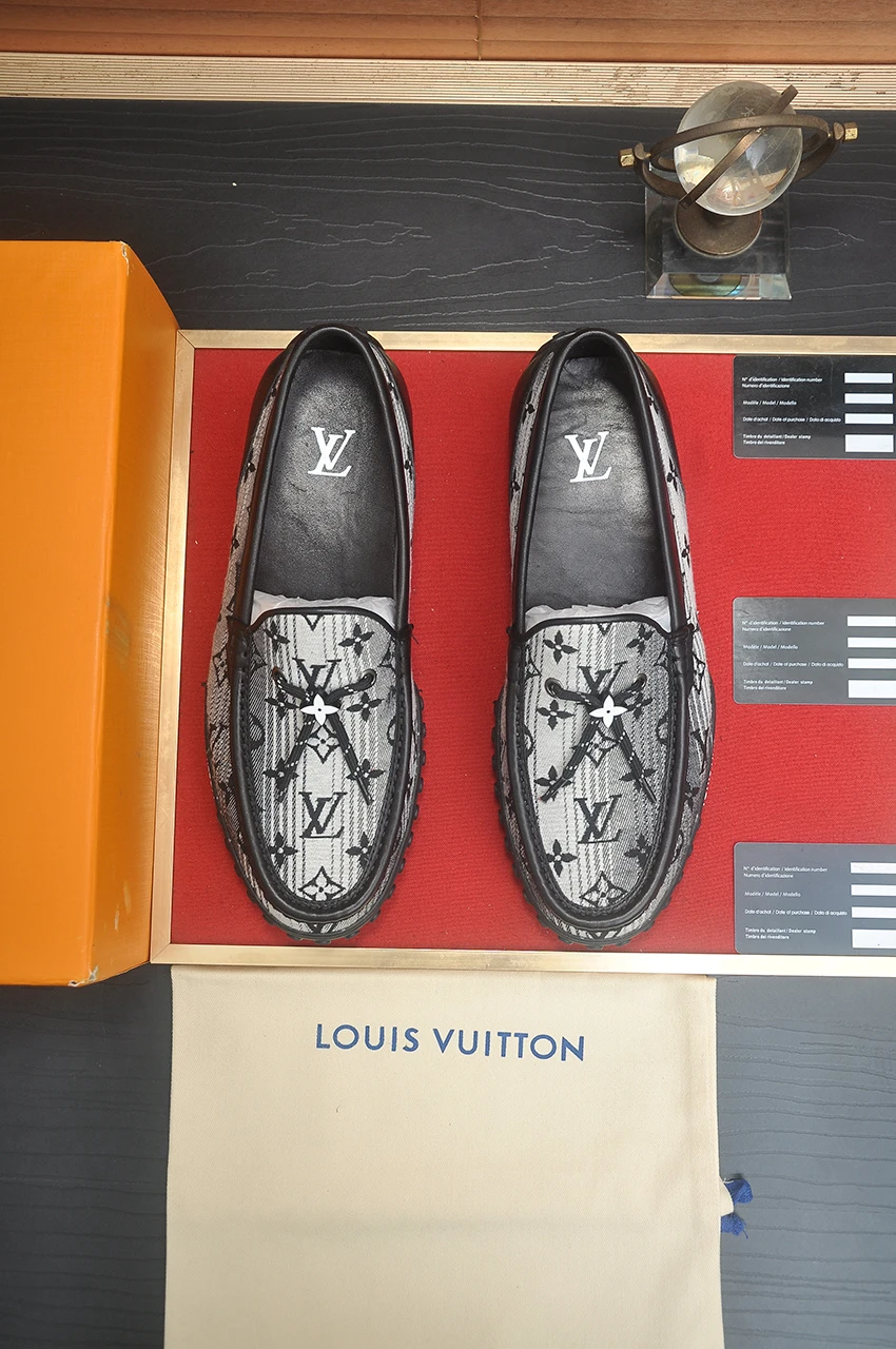 Louis Vuitton Sneakers — db862a24