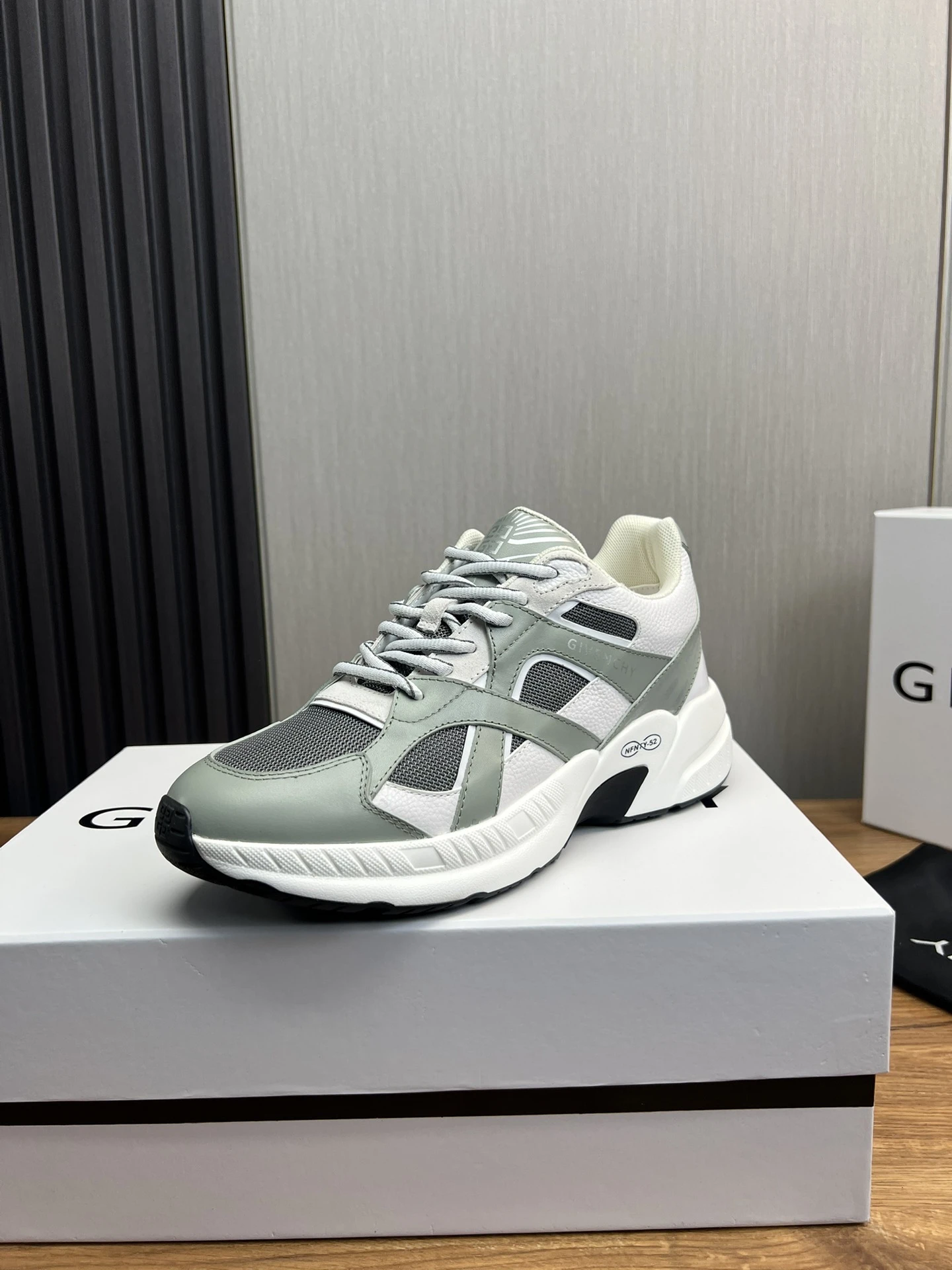 Givenchy Sneakers — b4abf1c8