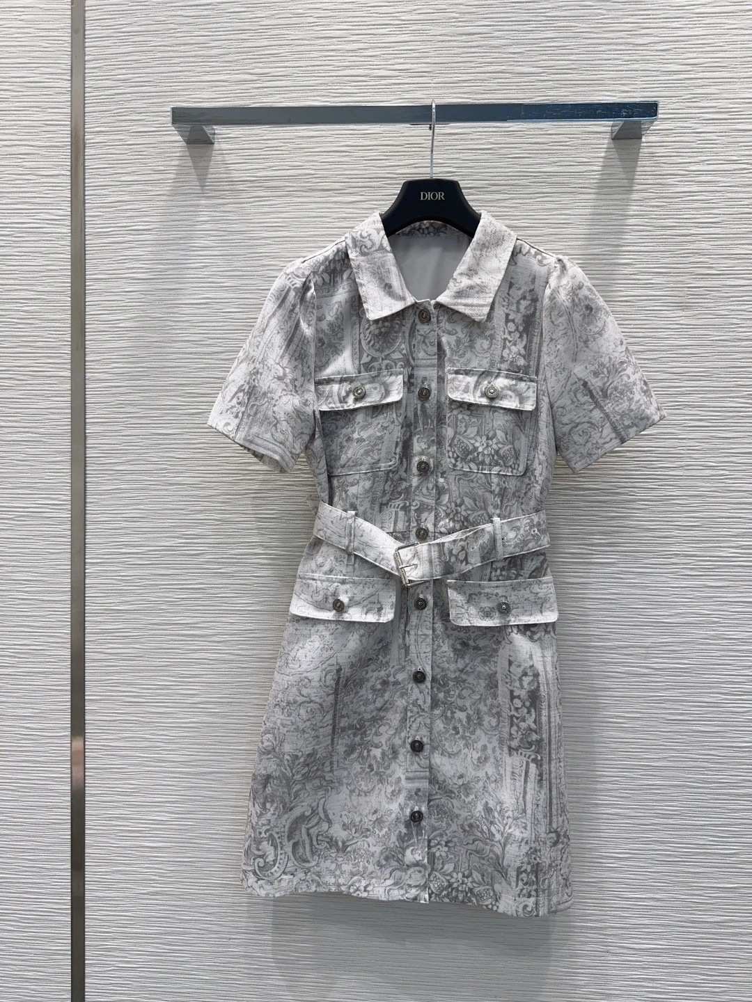 Dresses — 83ee3549