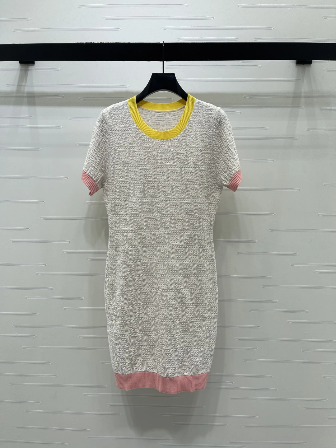 Dresses — 25300e49