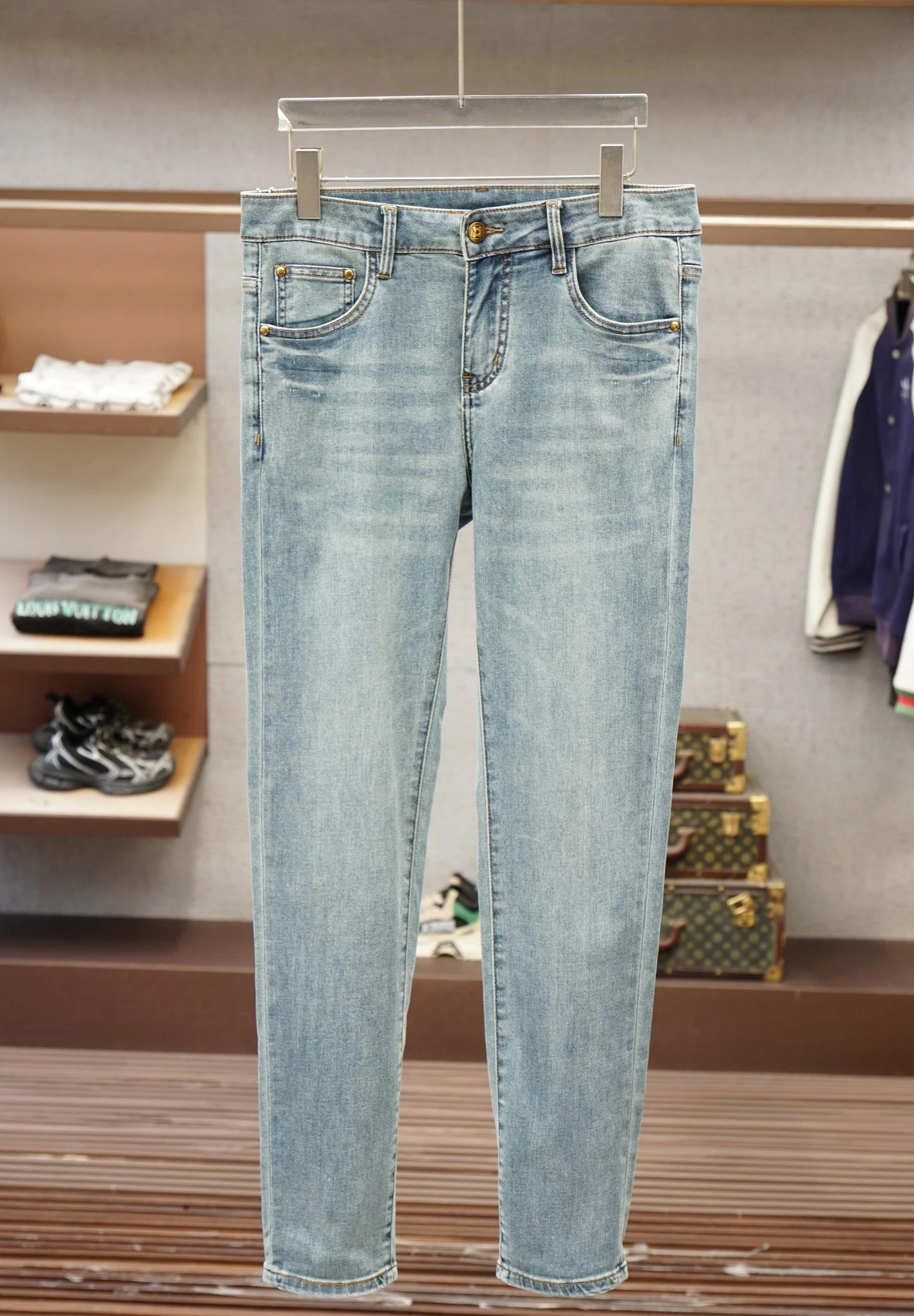 Louis Vuitton Jeans — 45655b86
