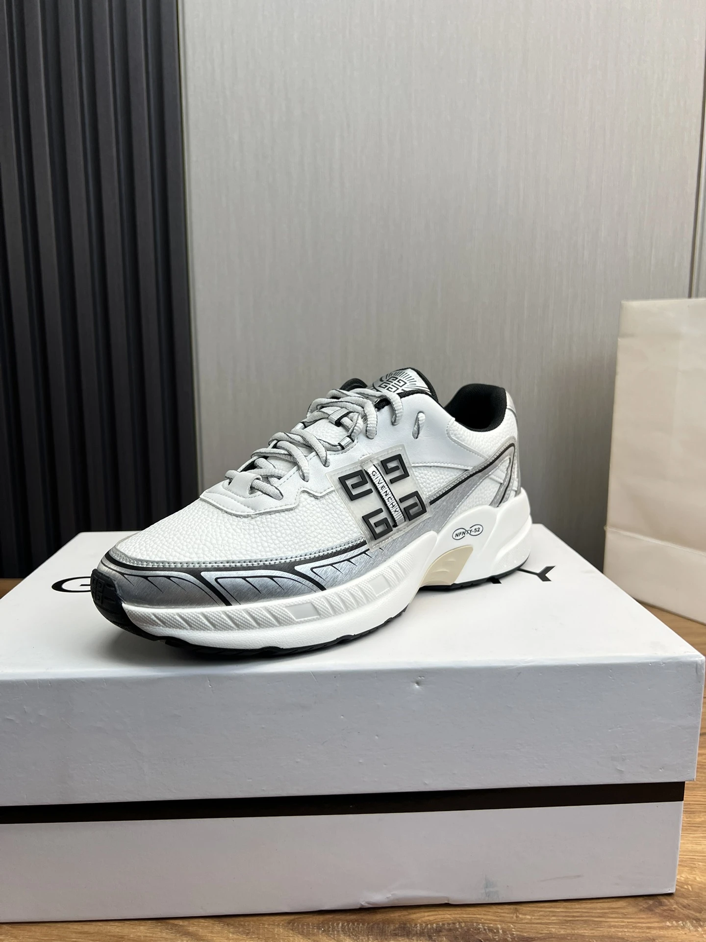 Givenchy Sneakers — 1410b540