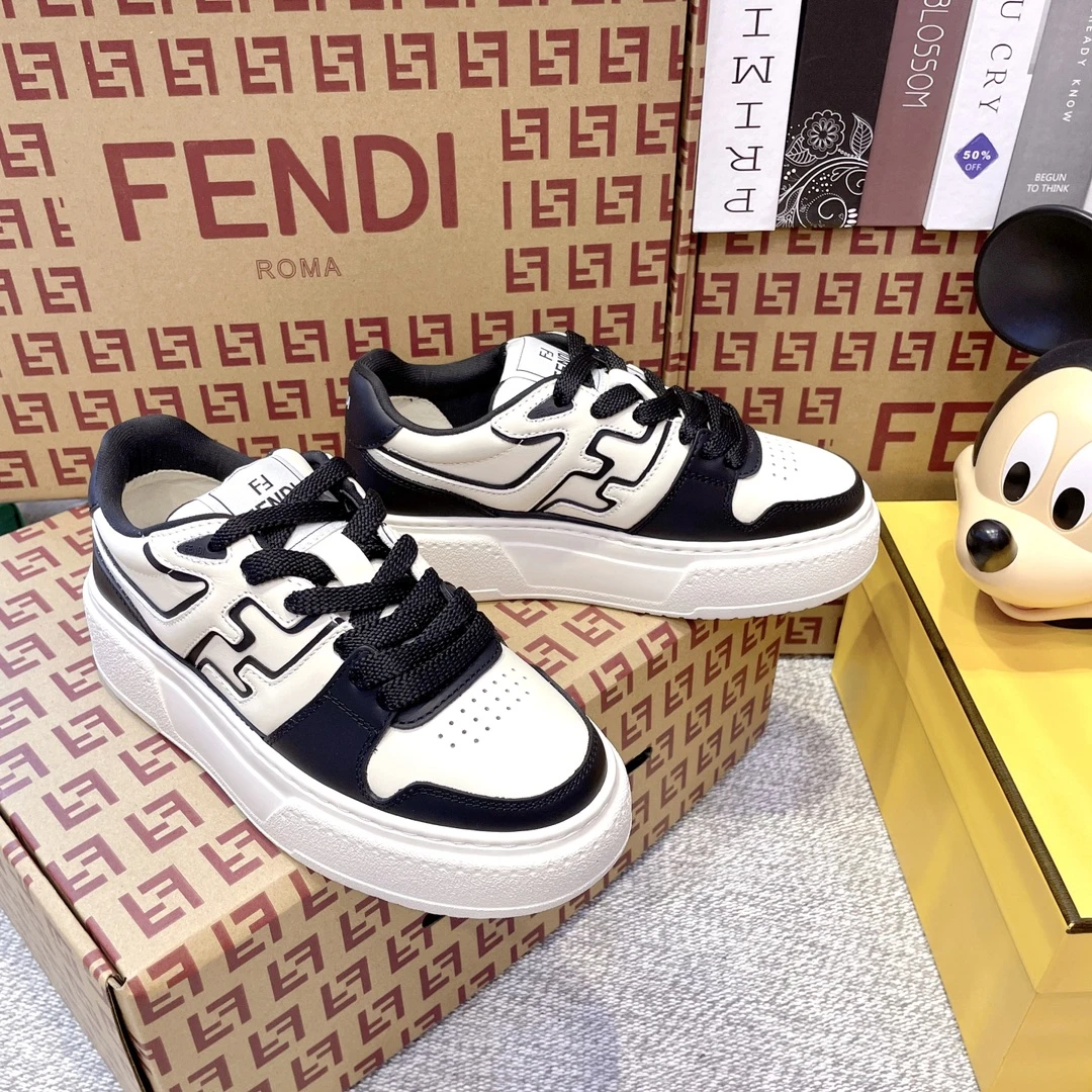 Fendi Sneakers — adf892f4