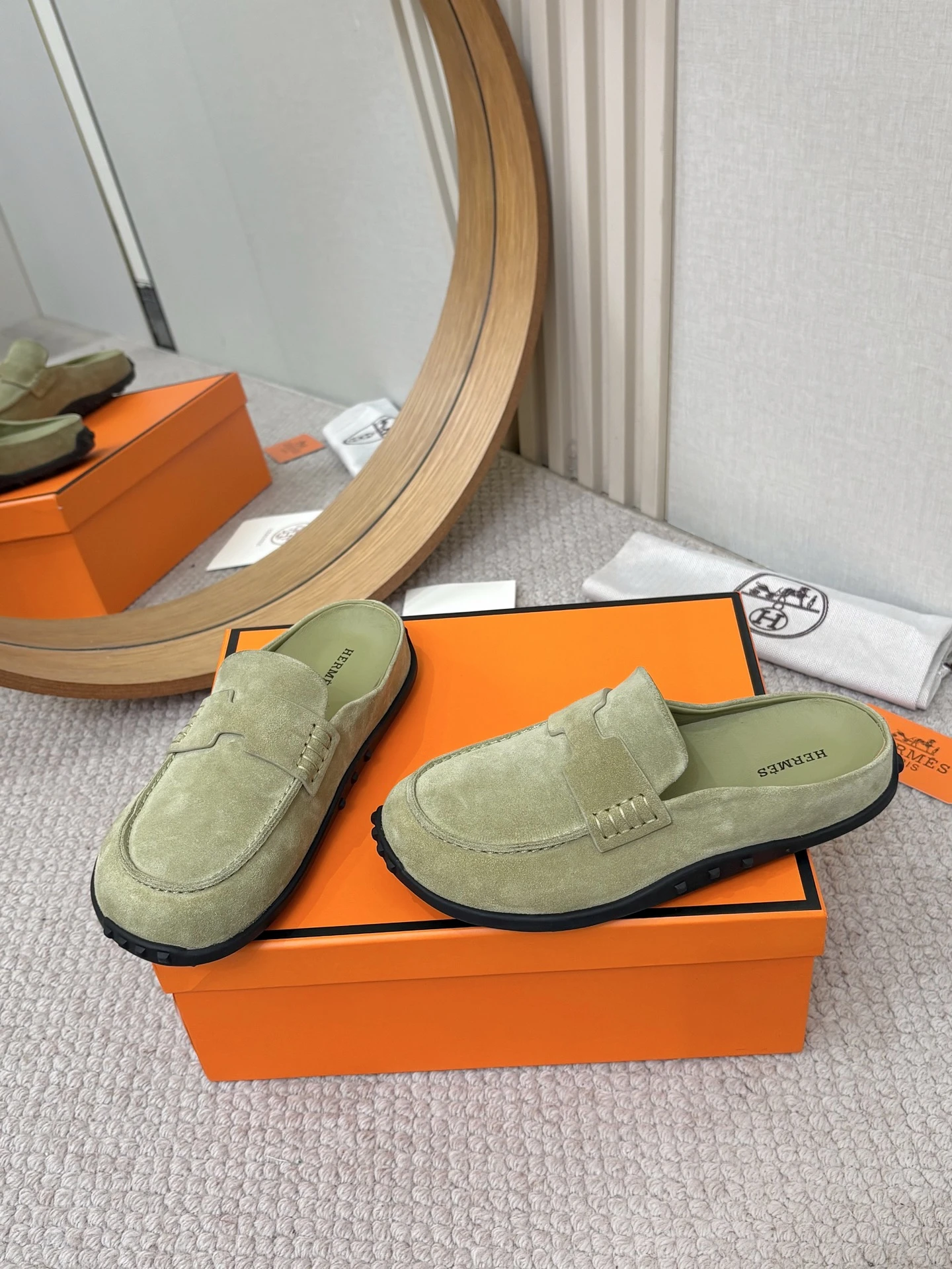 Hermès Slippers — dd24b925