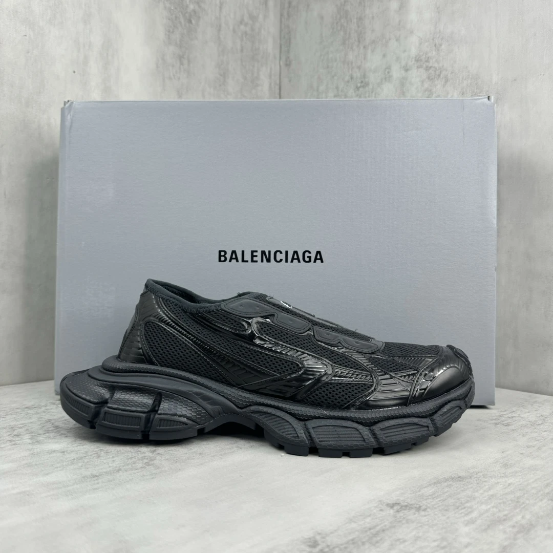 Balenciaga Sneakers — dfbaa6b9