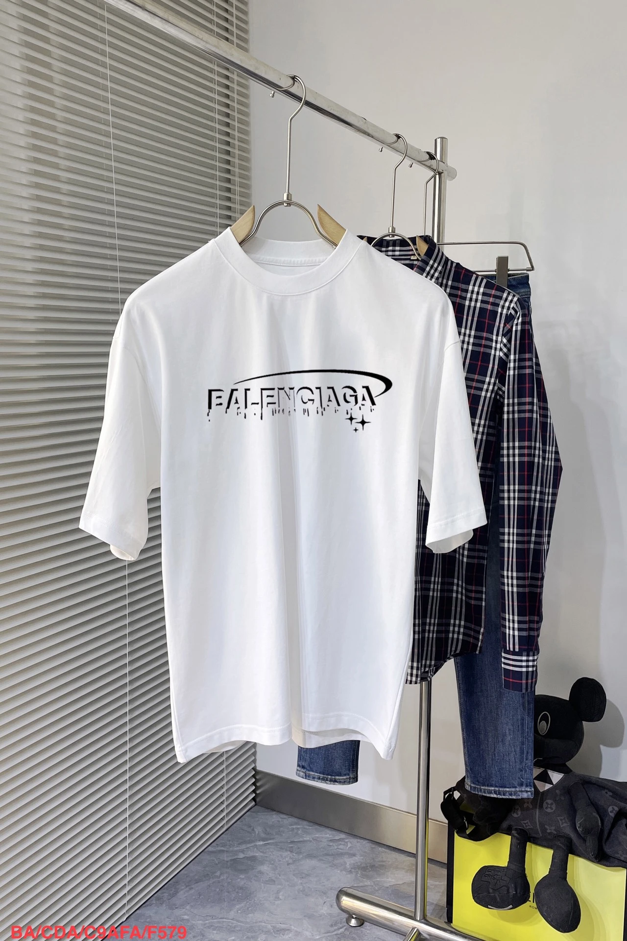 Balenciaga T-Shirt — d39c7f8a