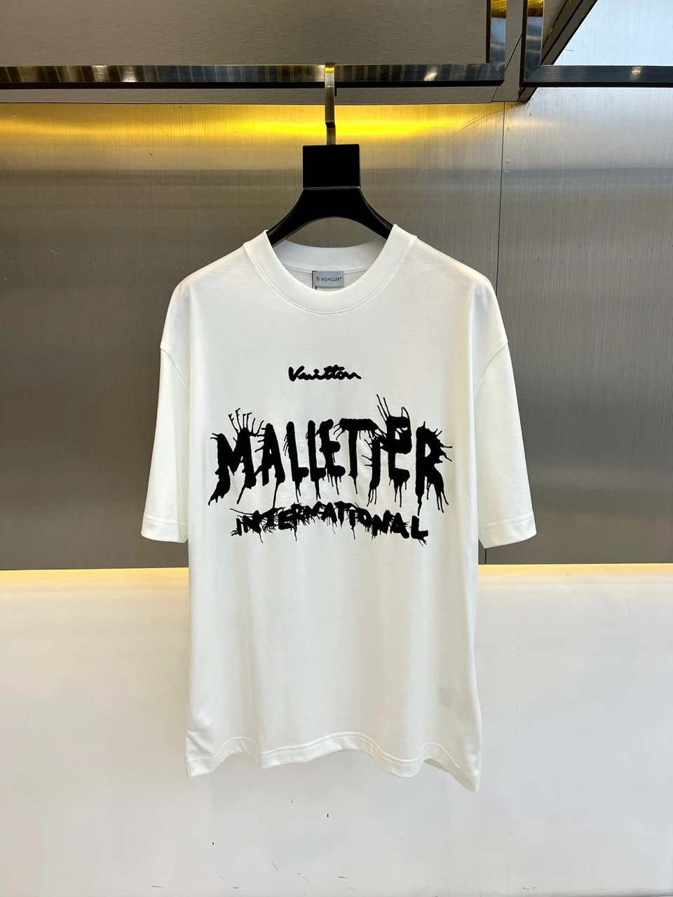 Louis Vuitton T-Shirt — 43917009