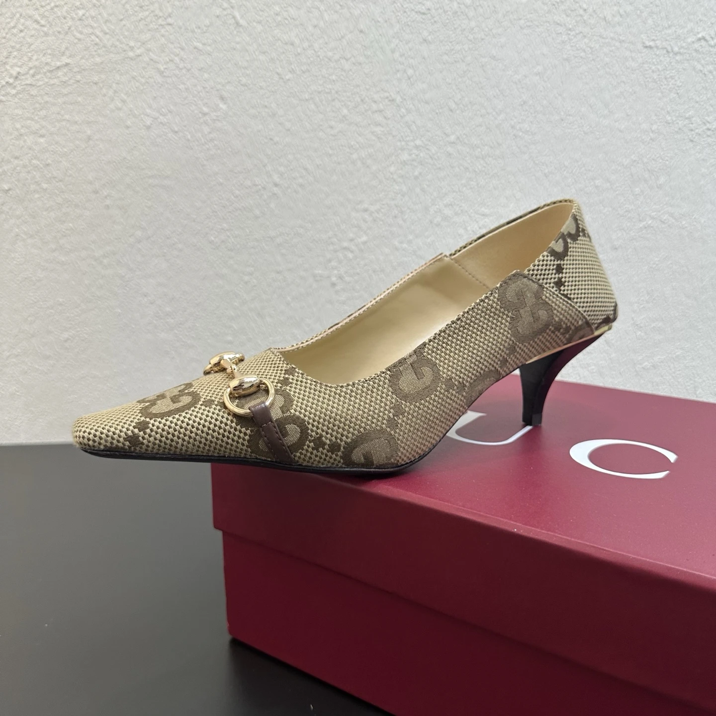 Gucci Shoes — 5b24dbdd