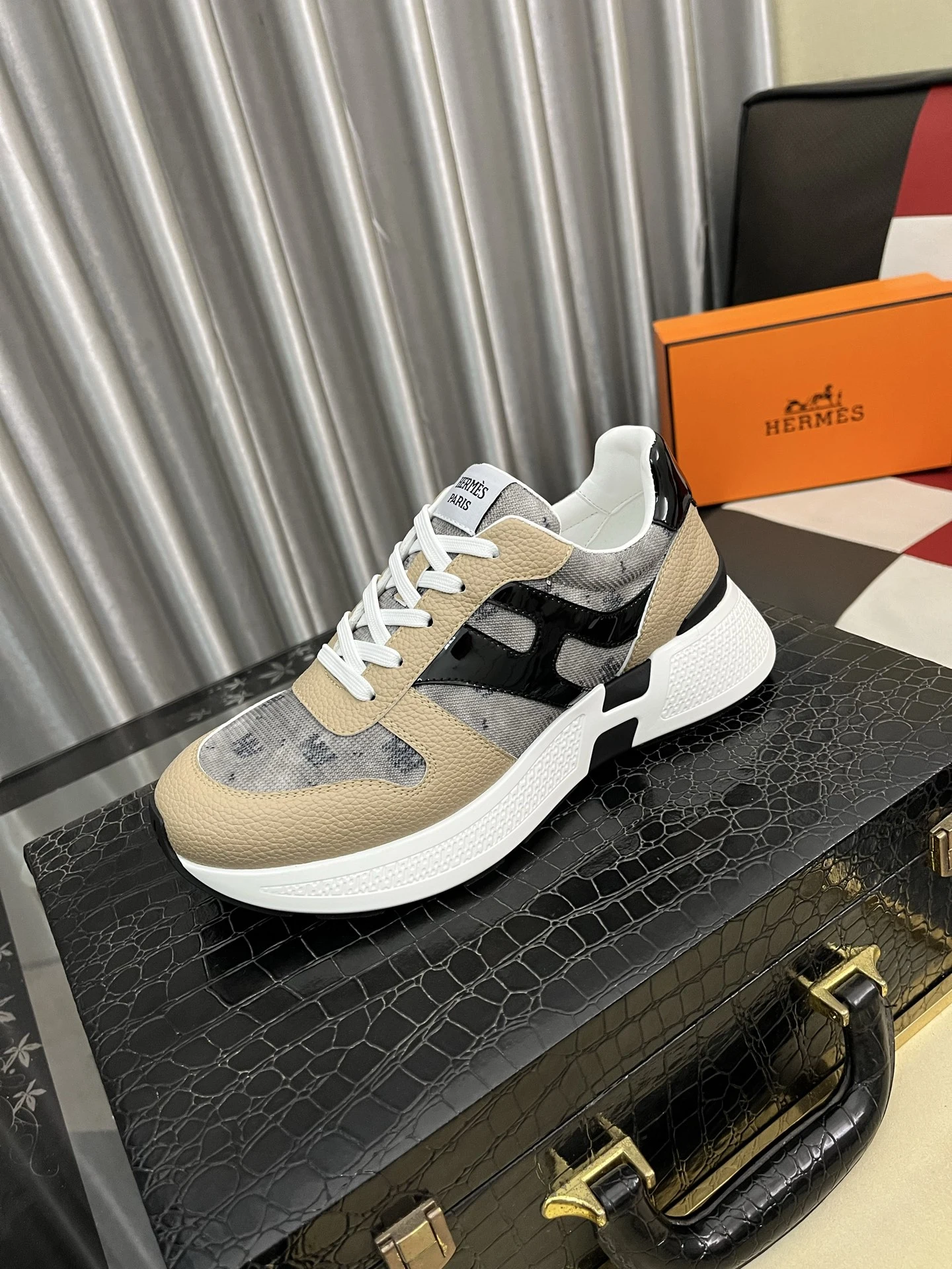 Hermès Sneakers — e8f3d58f