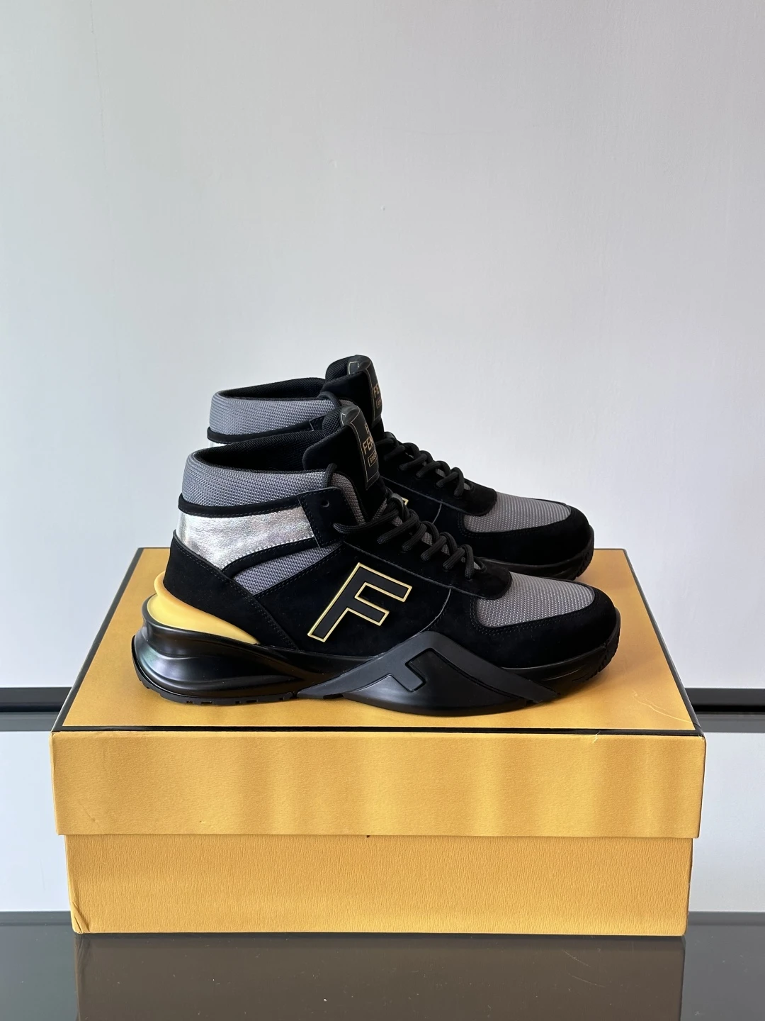 Fendi Sneakers — 15e82dba