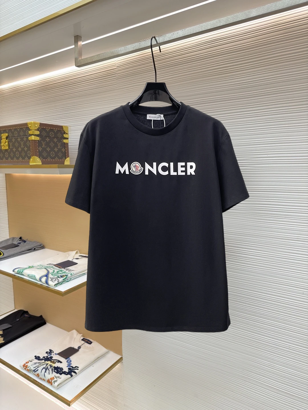 Moncler T-Shirt — b4a58b38