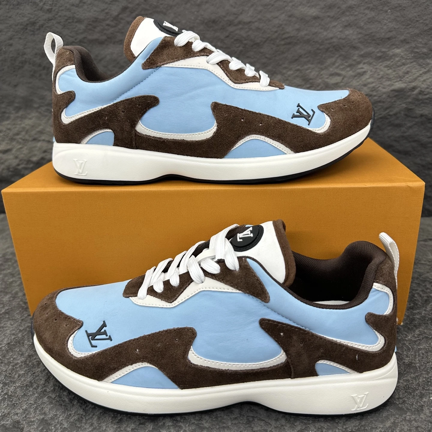 Louis Vuitton Sneakers — dd339e7e