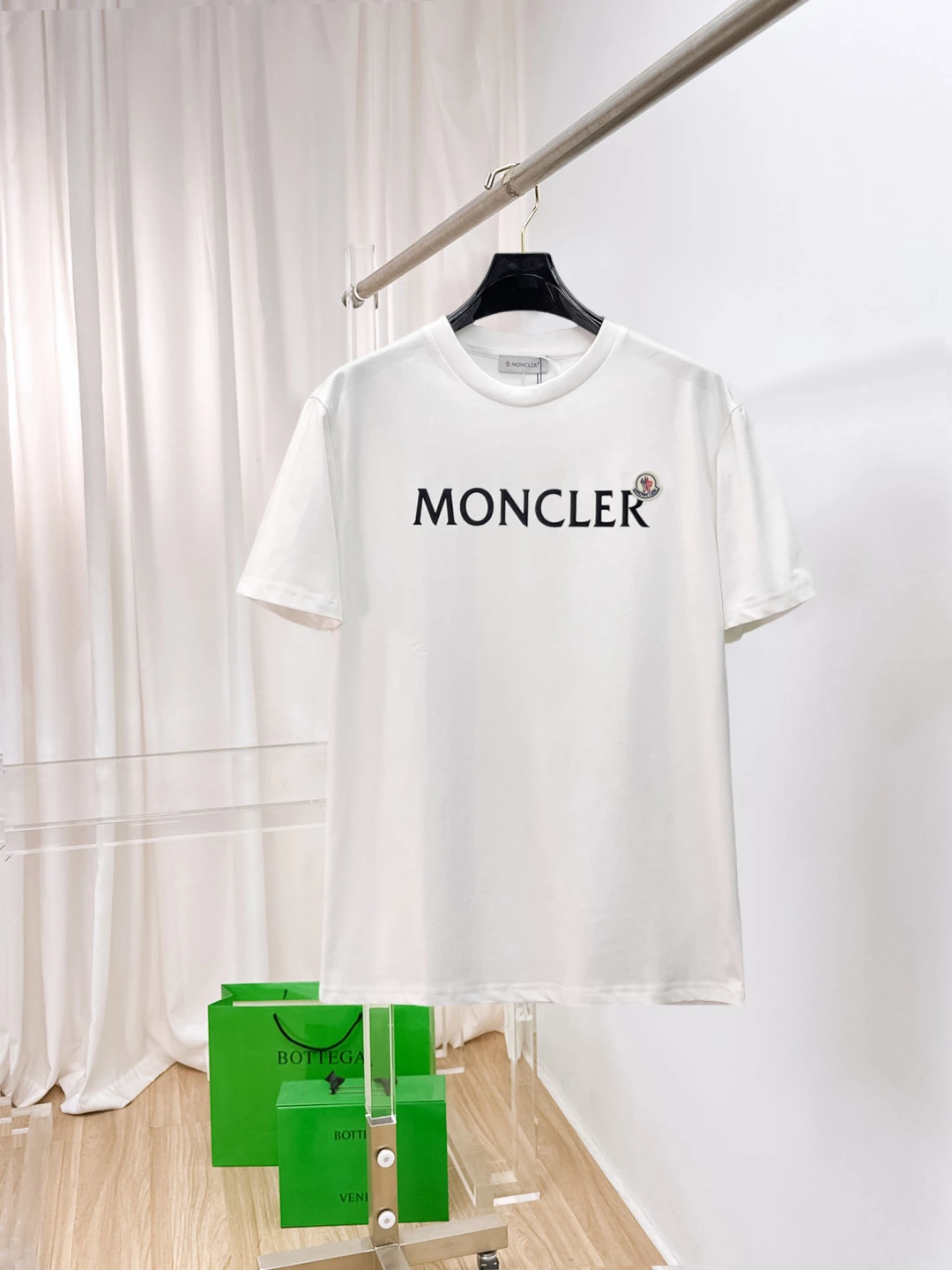 Moncler T-Shirt — aea45bf1