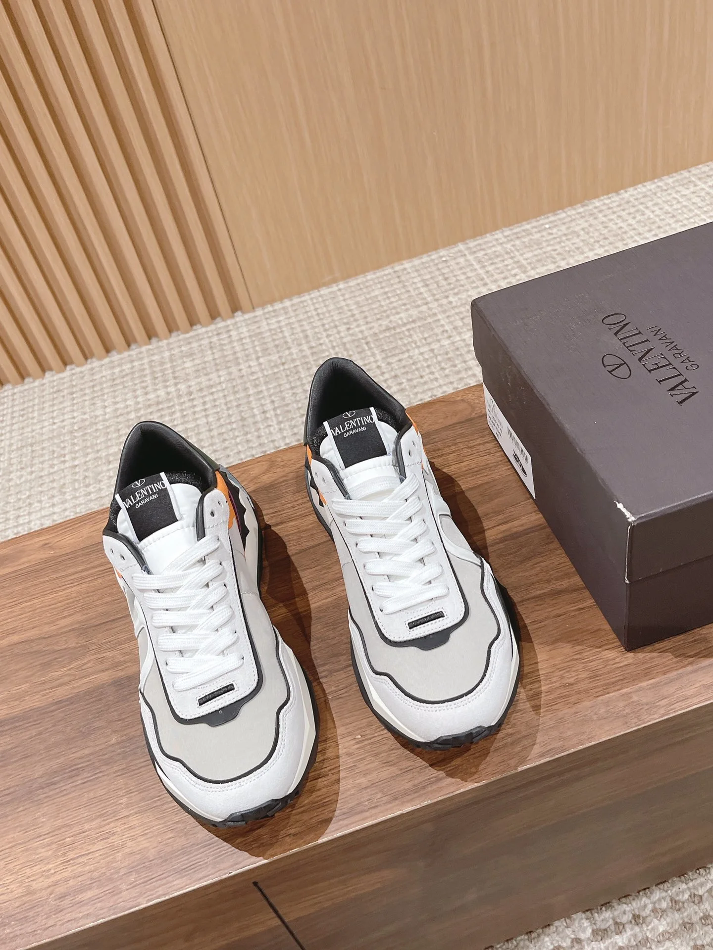 Valentino Sneakers — f3a2503f