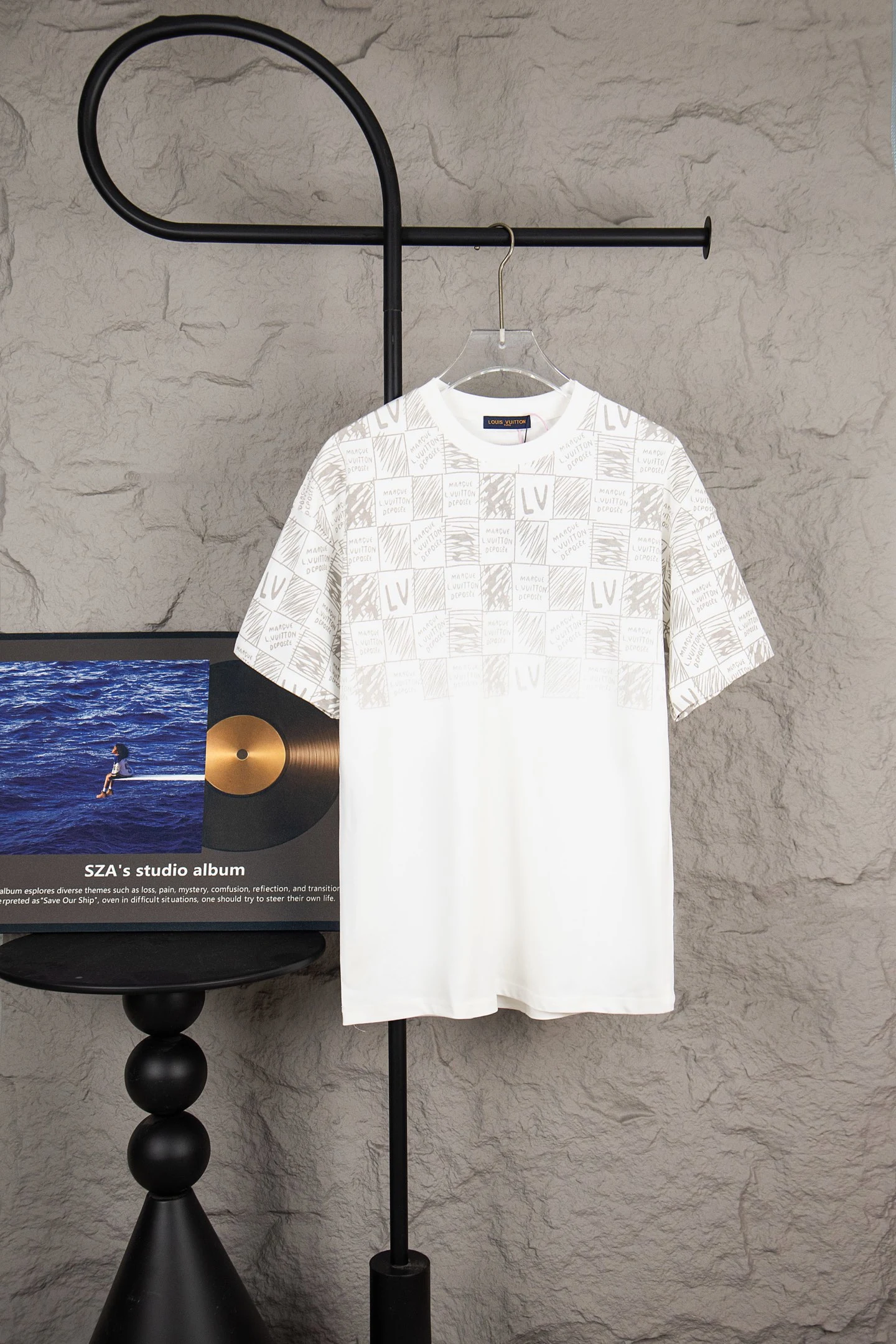 Louis Vuitton T-Shirt — 32601800