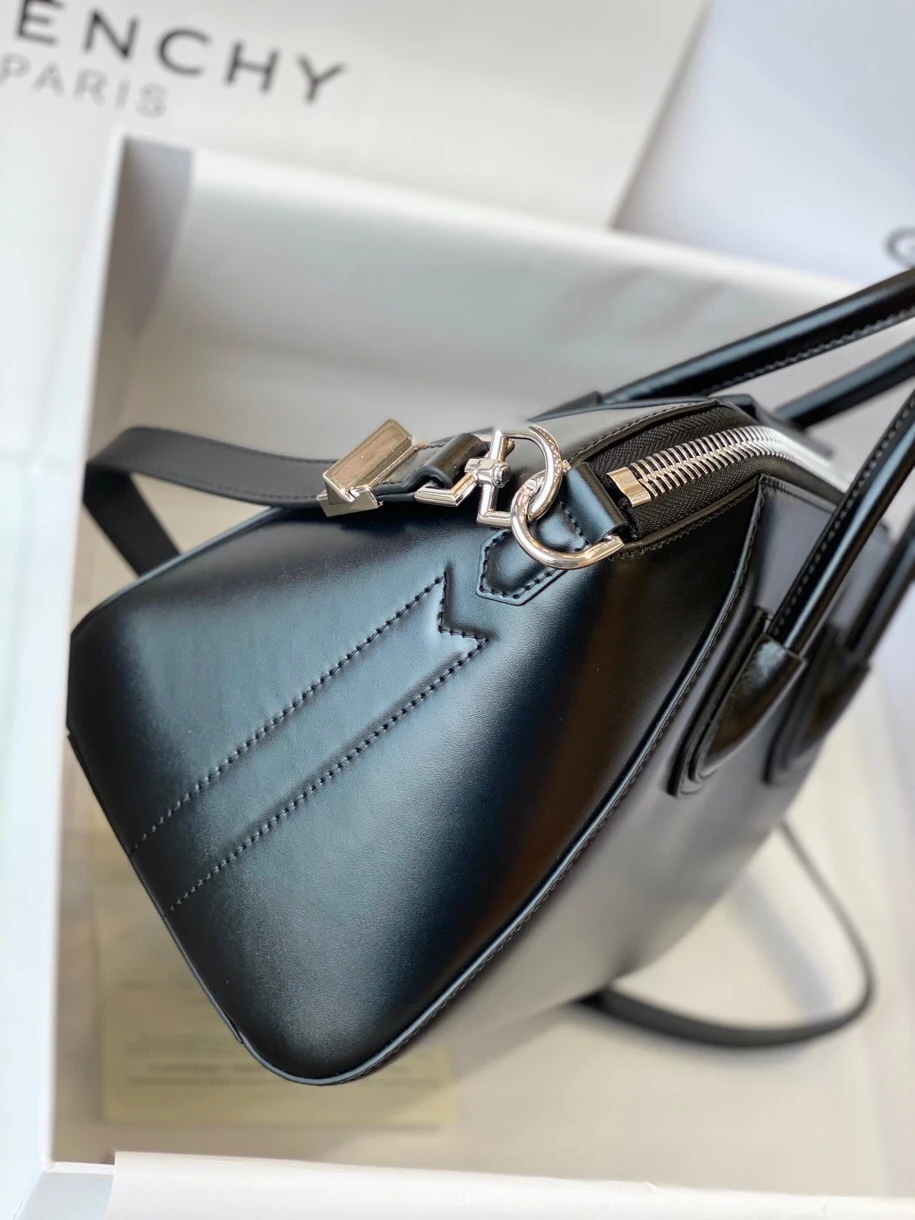 Givenchy Bag — b433efe0