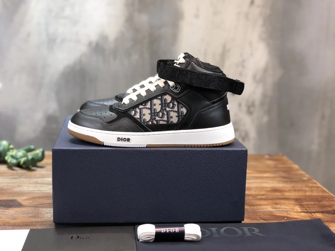 Dior Sneakers — 1c354e2c