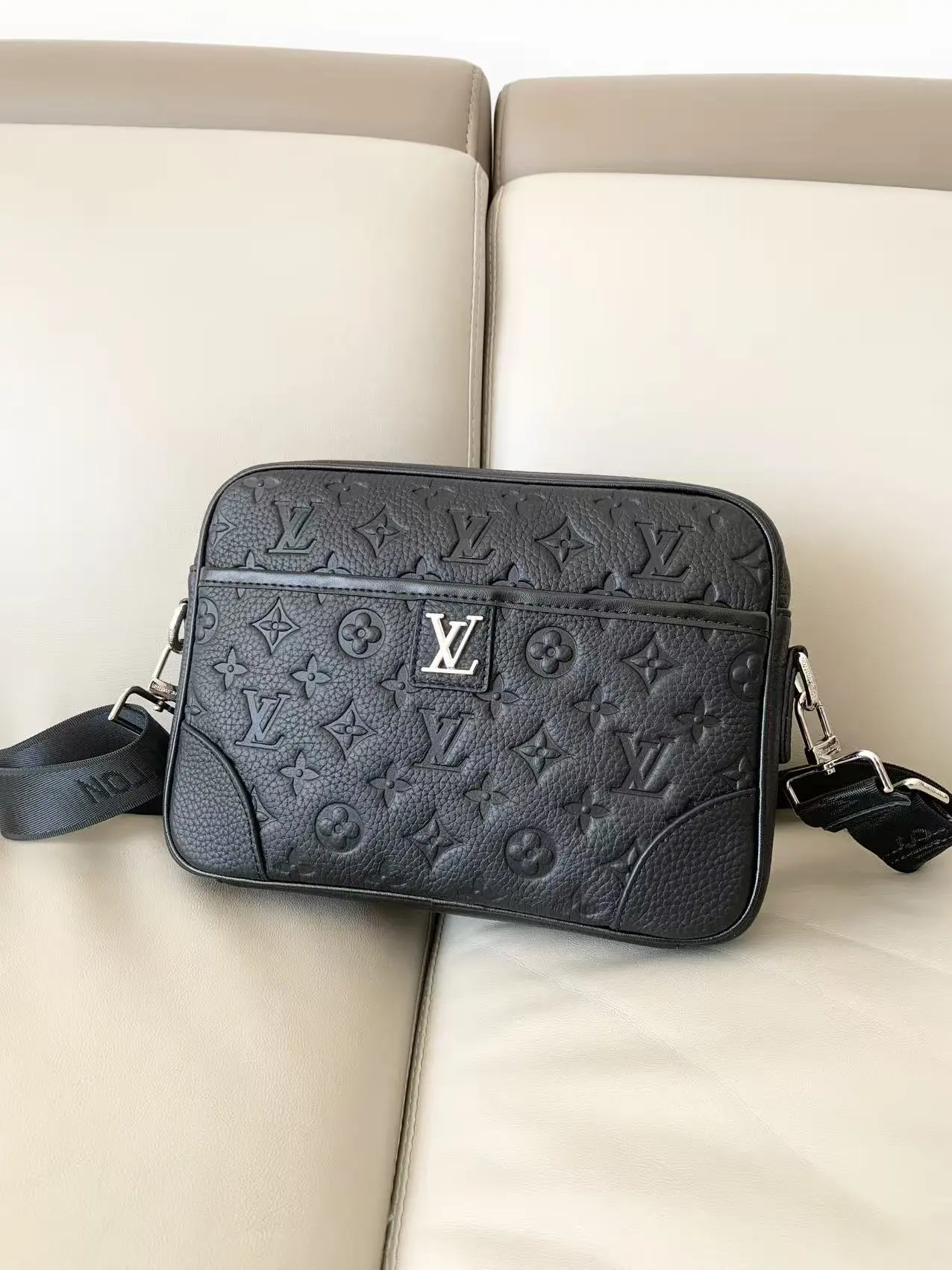 Louis Vuitton Bag — 465f093d