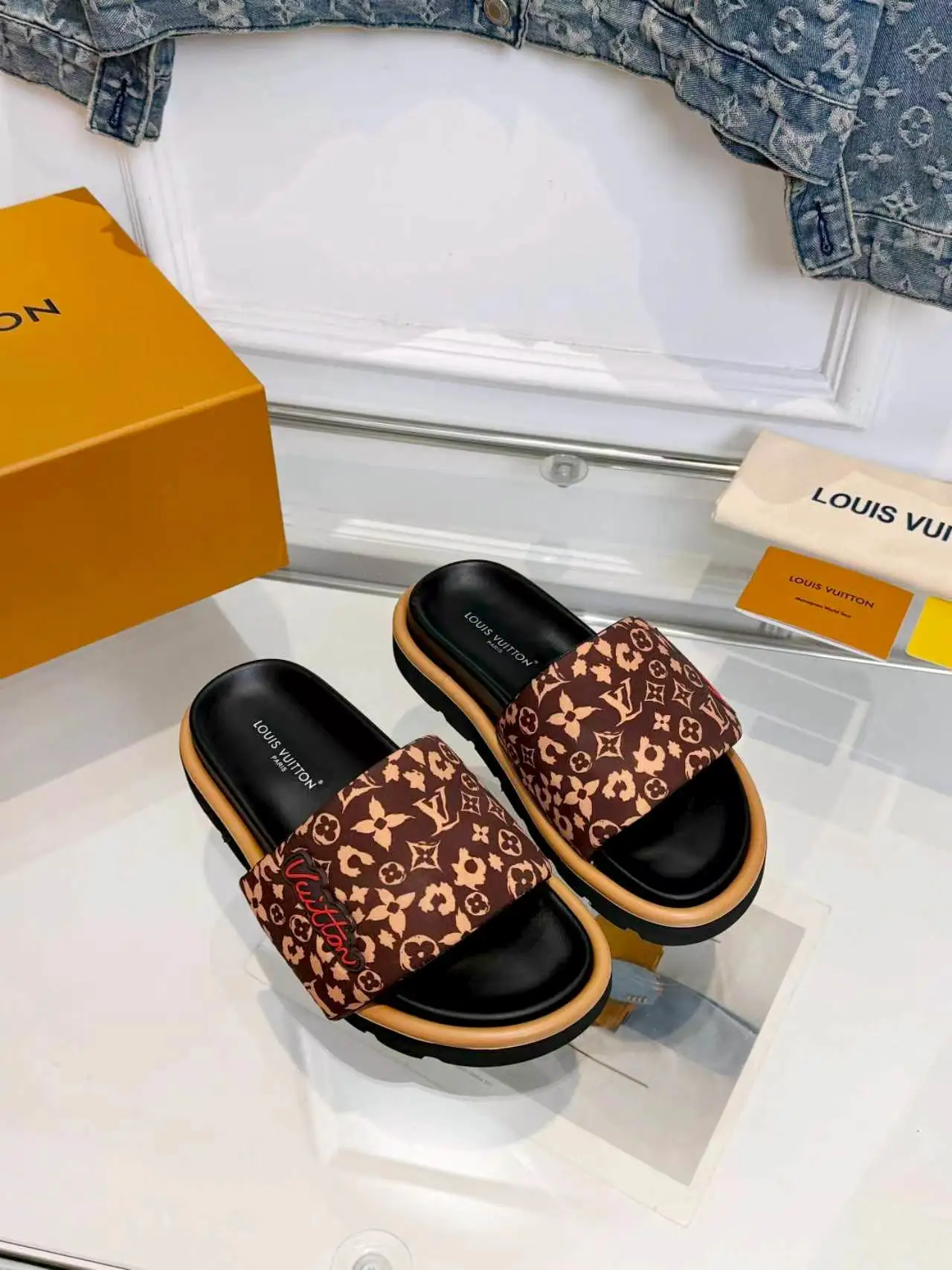 Louis Vuitton Slippers — 8c27e326