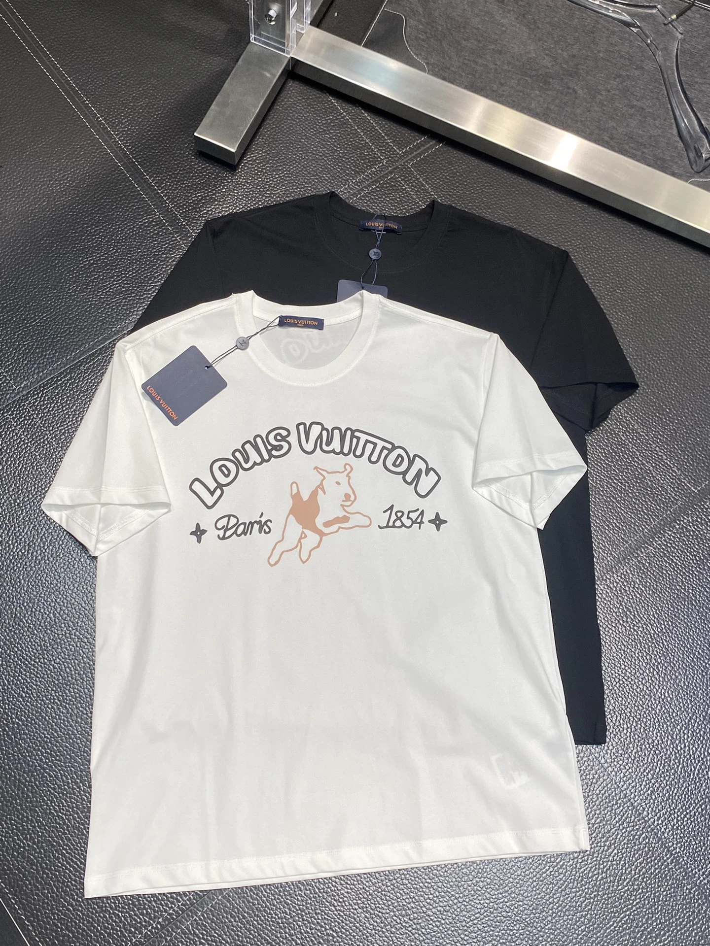 Louis Vuitton T-Shirt — c4bcede4