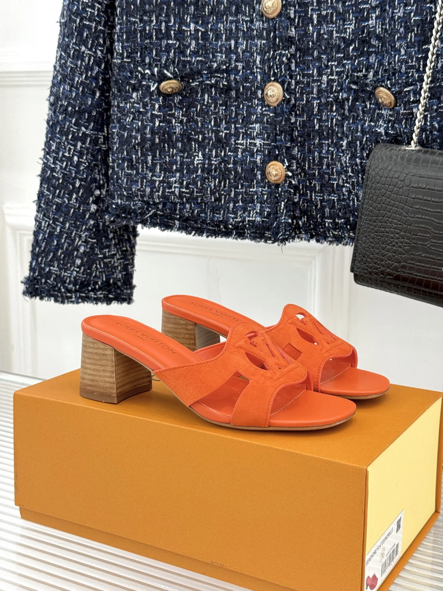 Louis Vuitton Slippers — cb983a41