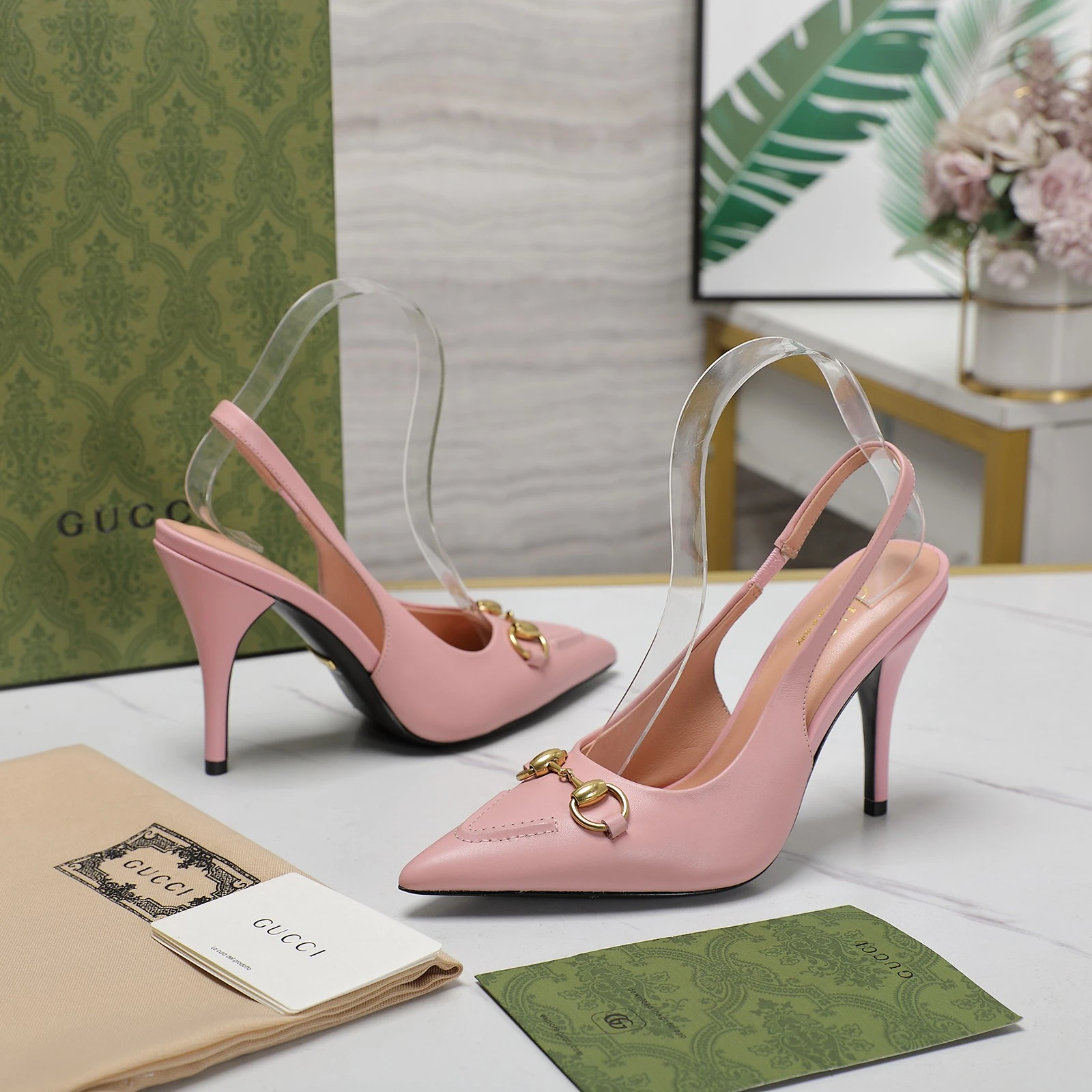 Gucci Sandals — 71234c98