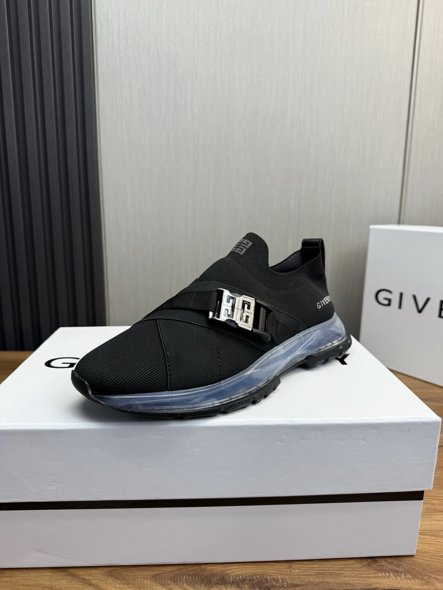 Givenchy Sneakers — fa6be3fd
