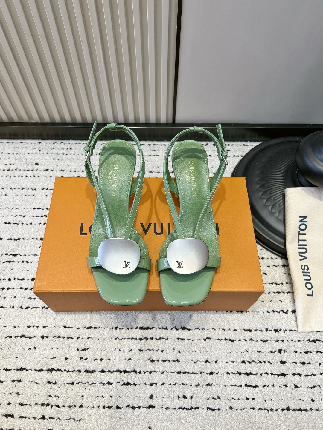 Louis Vuitton Sandals — 9f290e1e